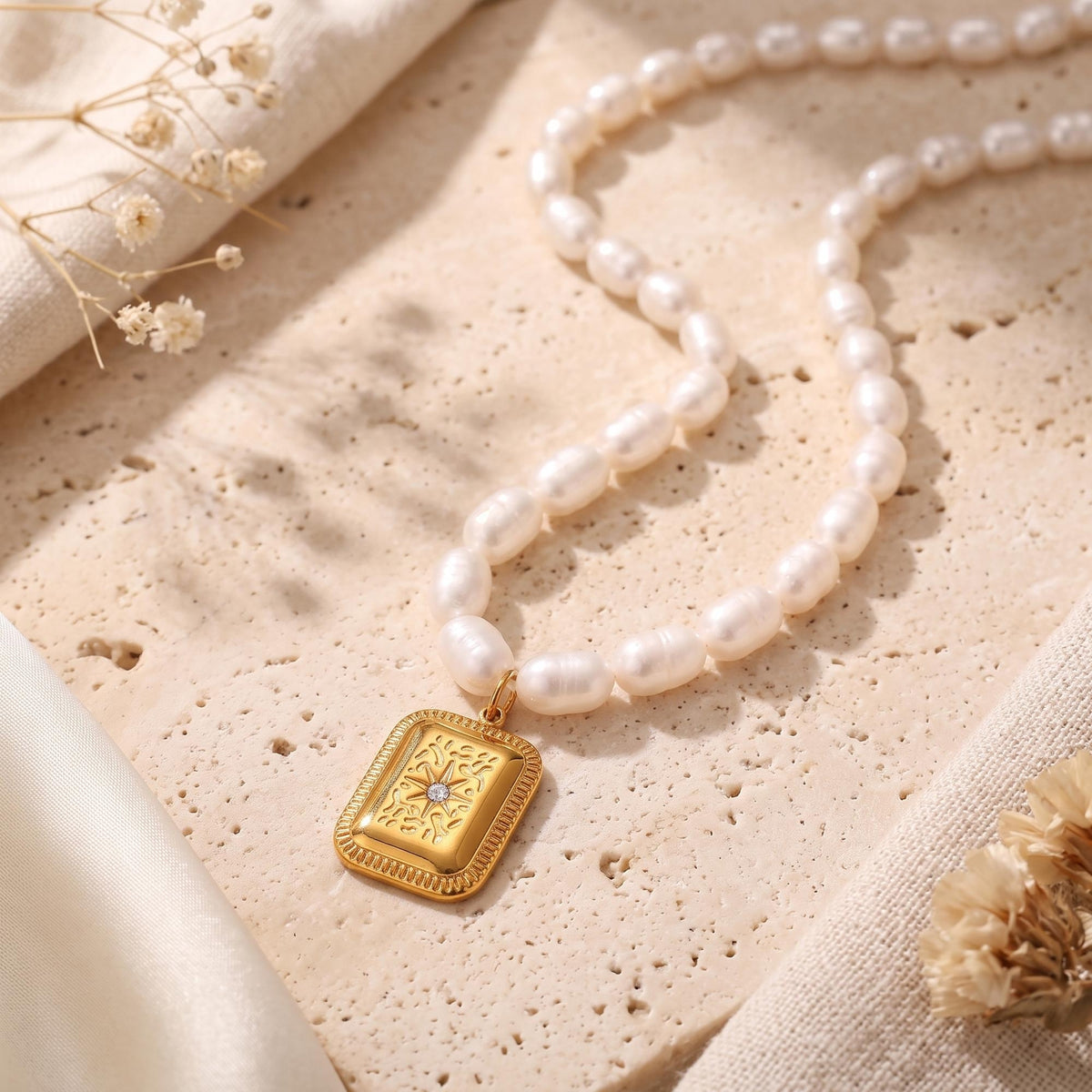 Le collier médaillon céleste
