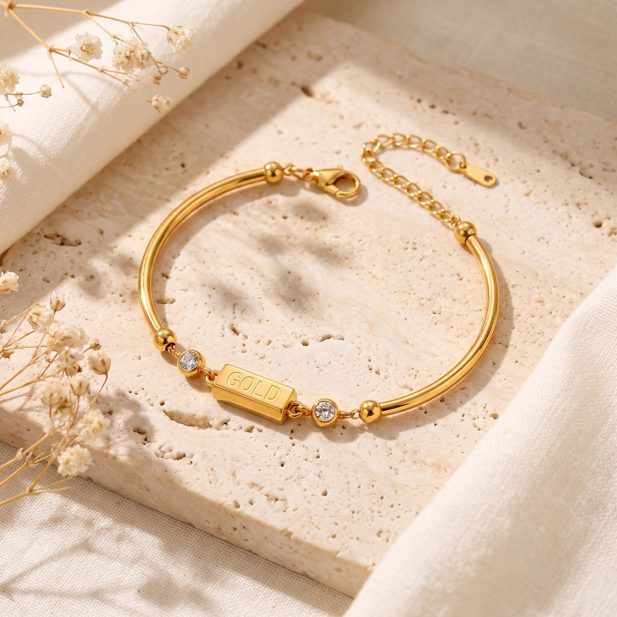 Das Sculpted-Bar-Station-Armband