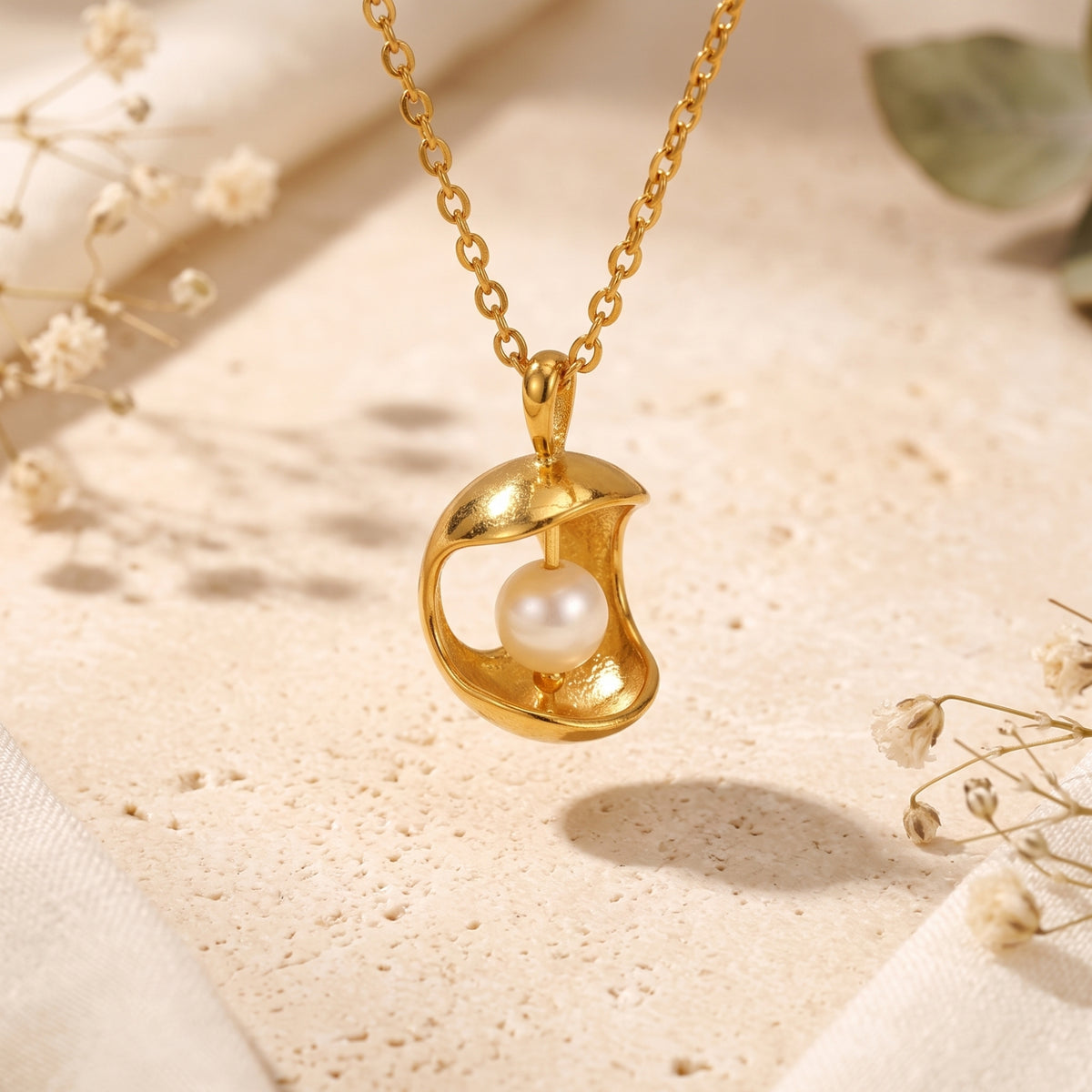 Le collier croissant de lune et perle