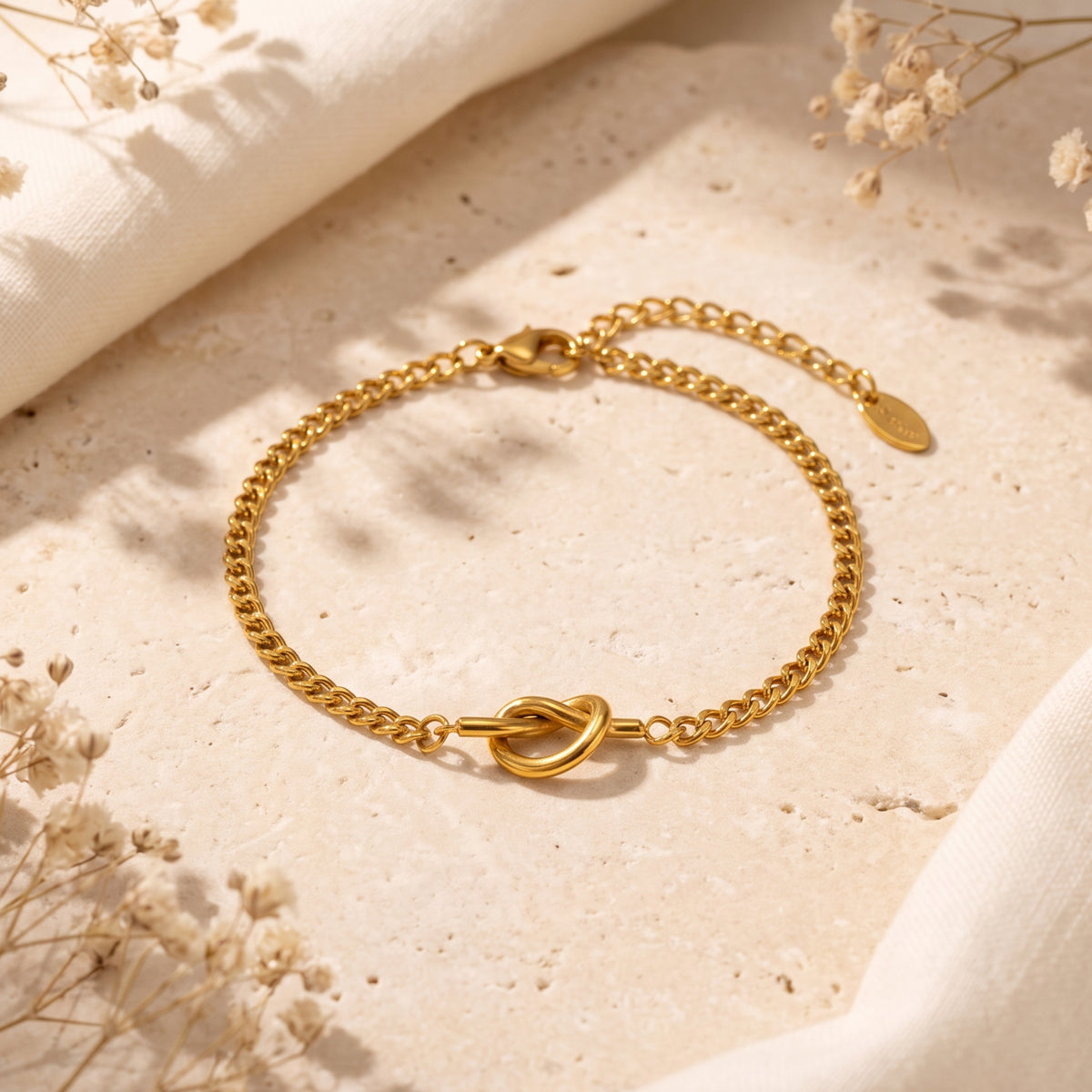Das Gliederarmband mit gebundenem Knoten