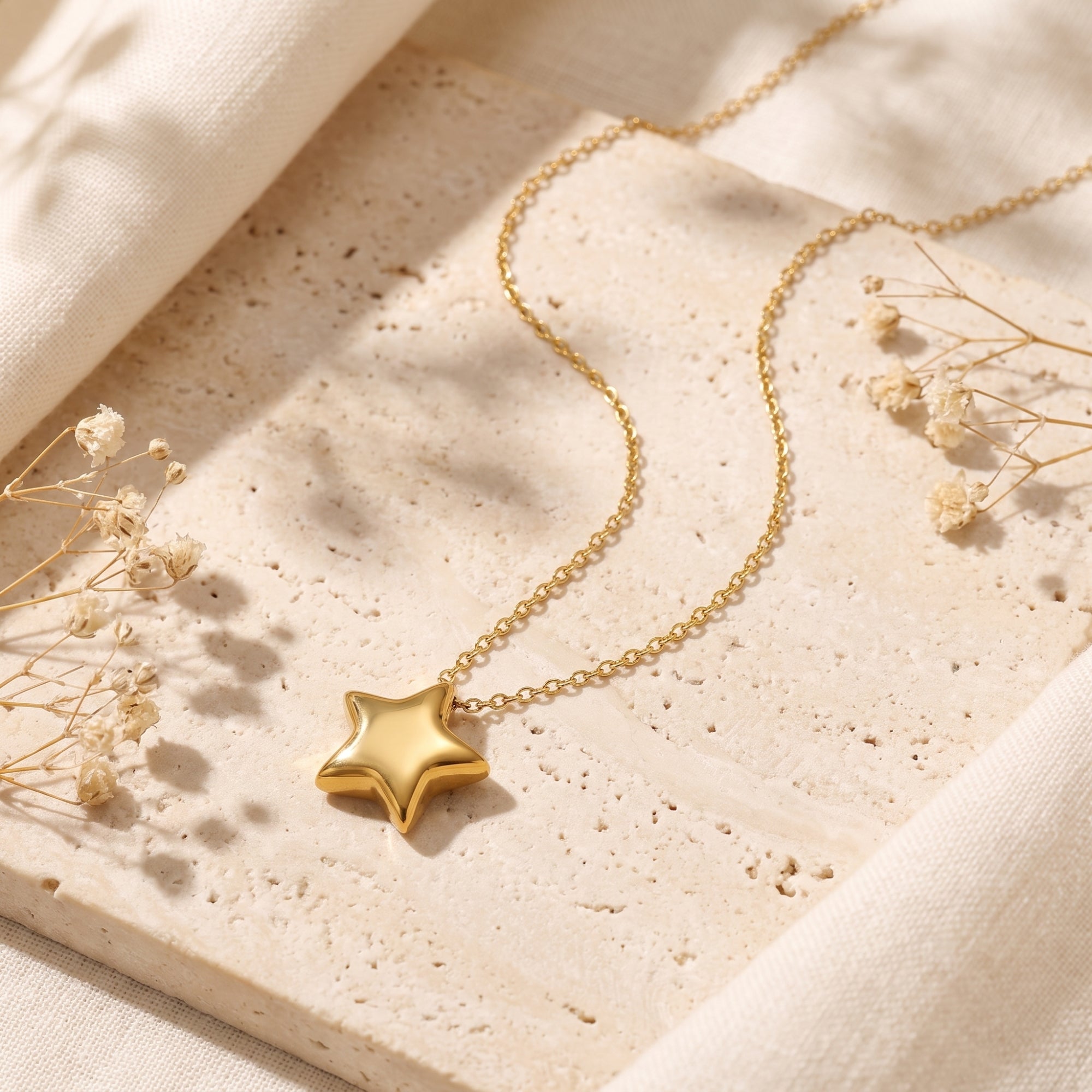The Puffed Star Pendant Necklace