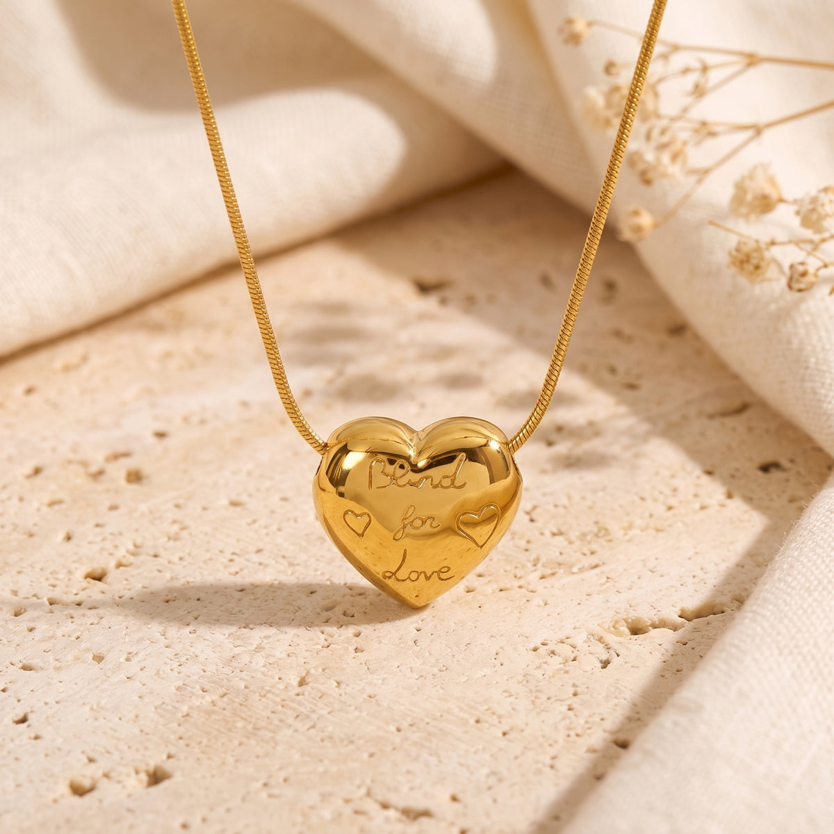 Le collier cœur bombé gravé