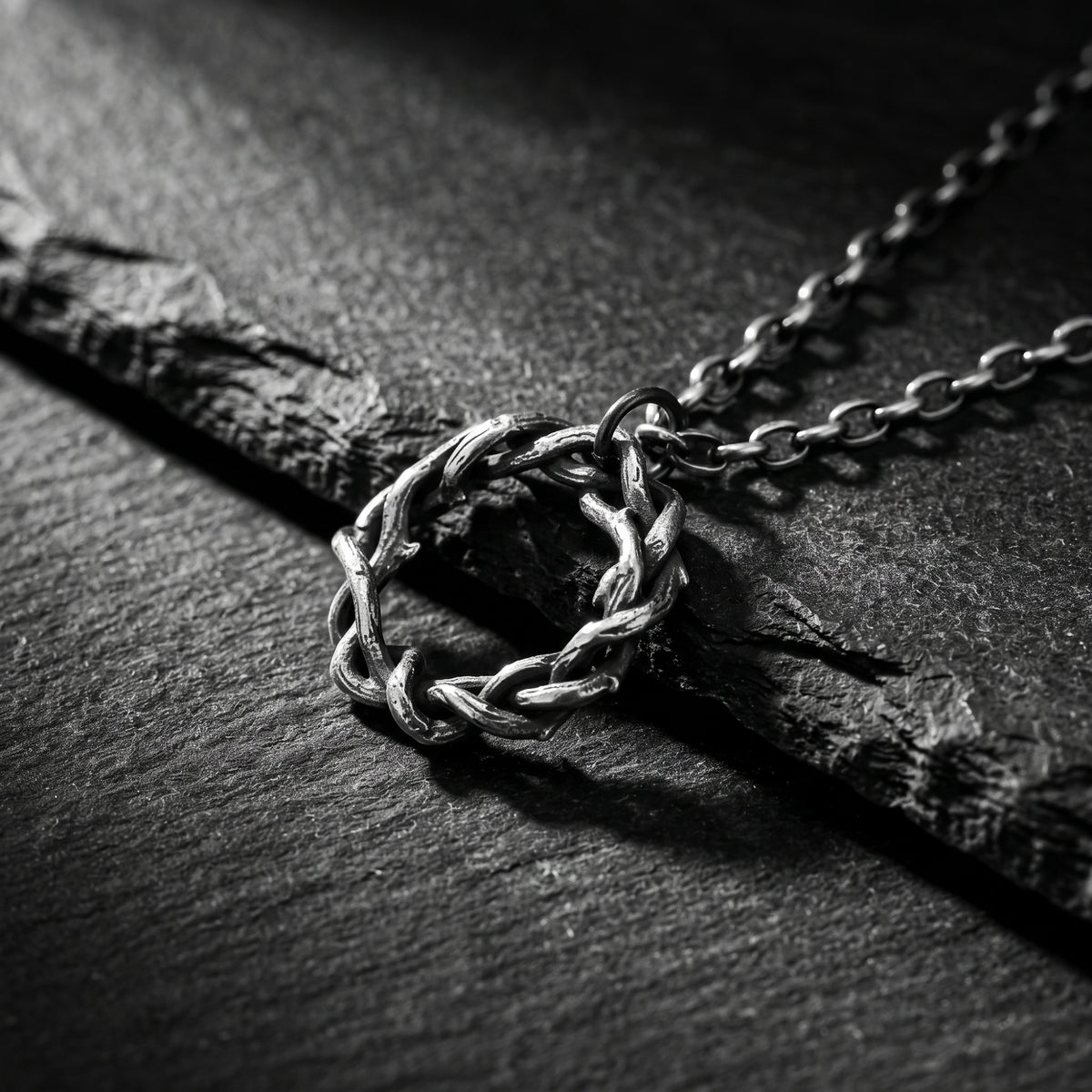 The Intertwined Circle Necklace