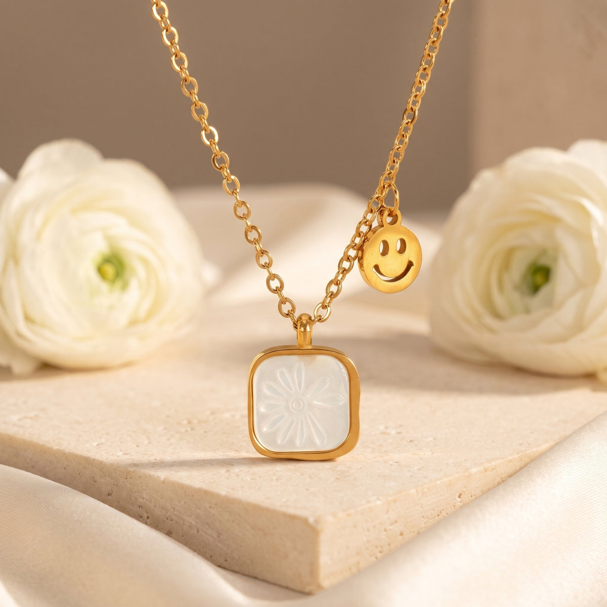 Le collier pendentif coquillage marguerite