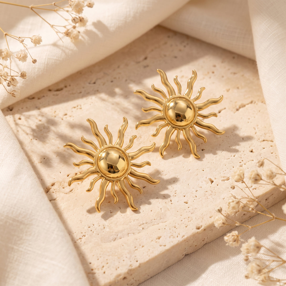 Les boucles d’oreilles Solstice Sunburst
