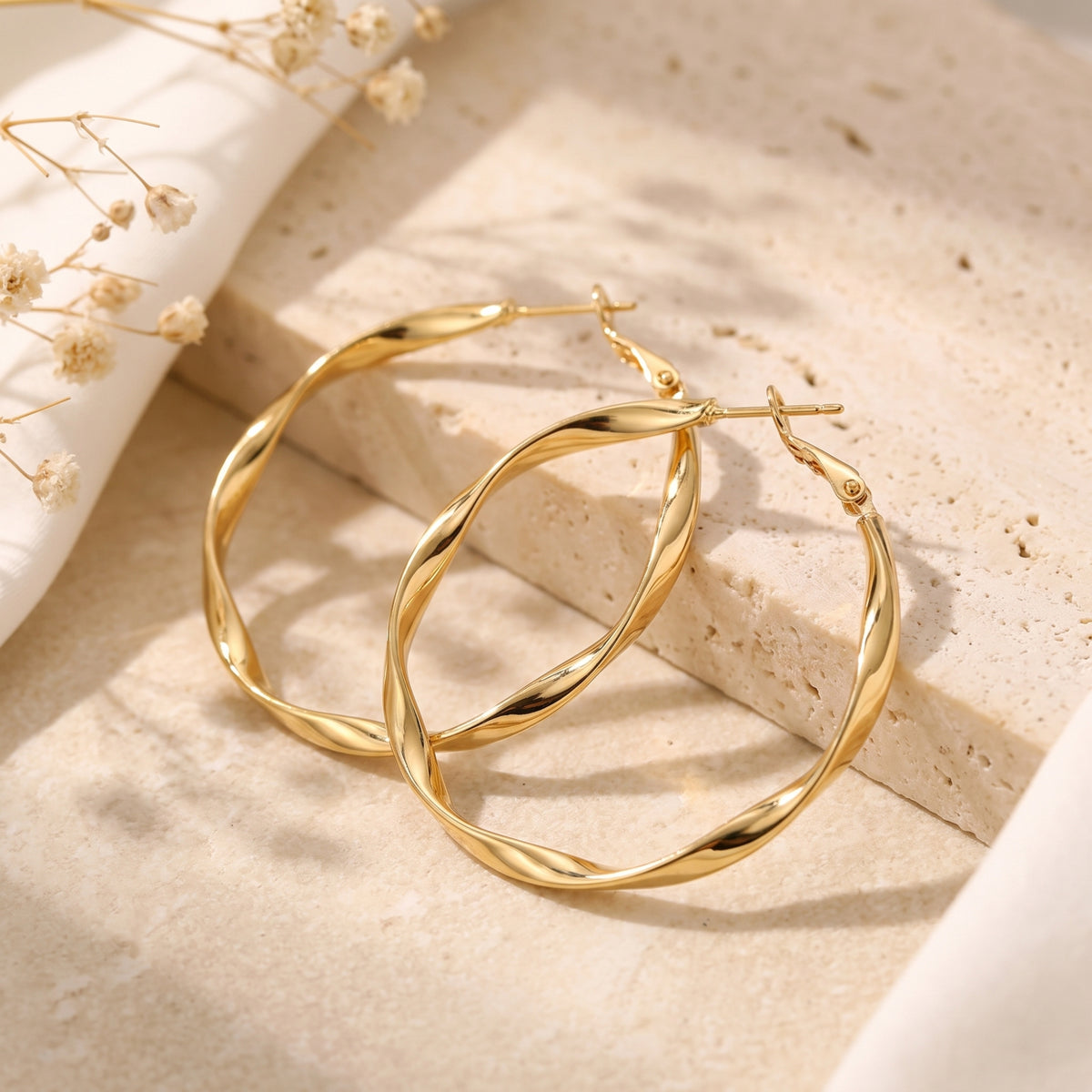 Les boucles d’oreilles ovales torsadées