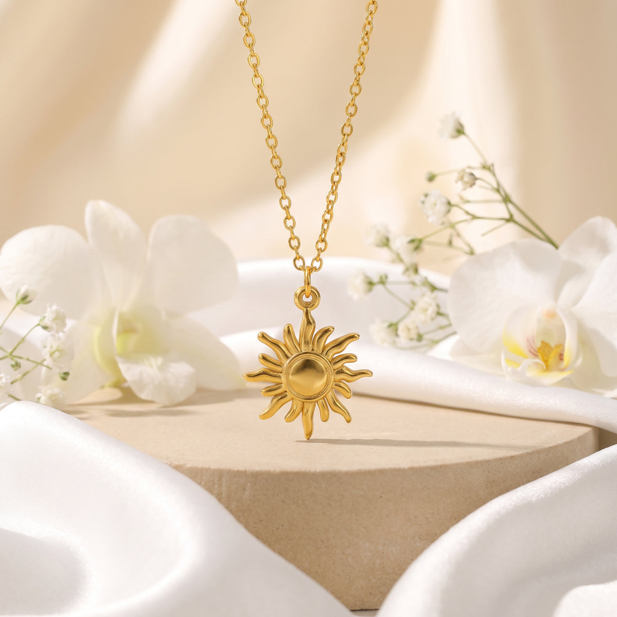 Le collier pendentif rayons de soleil
