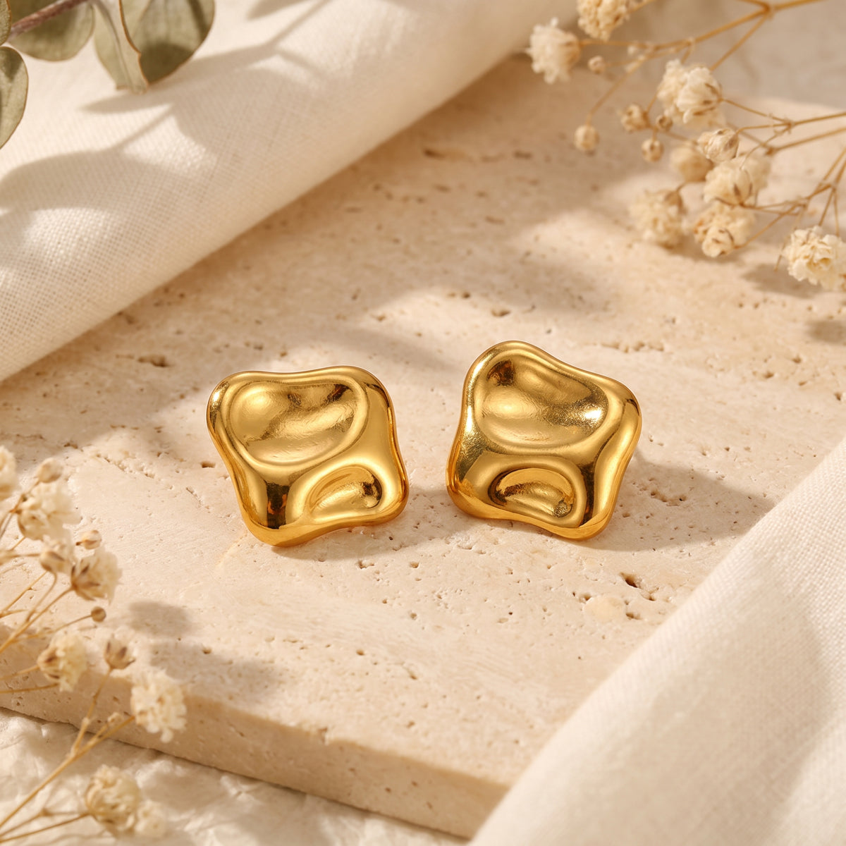 Boucles d’oreilles carrées sculpturales