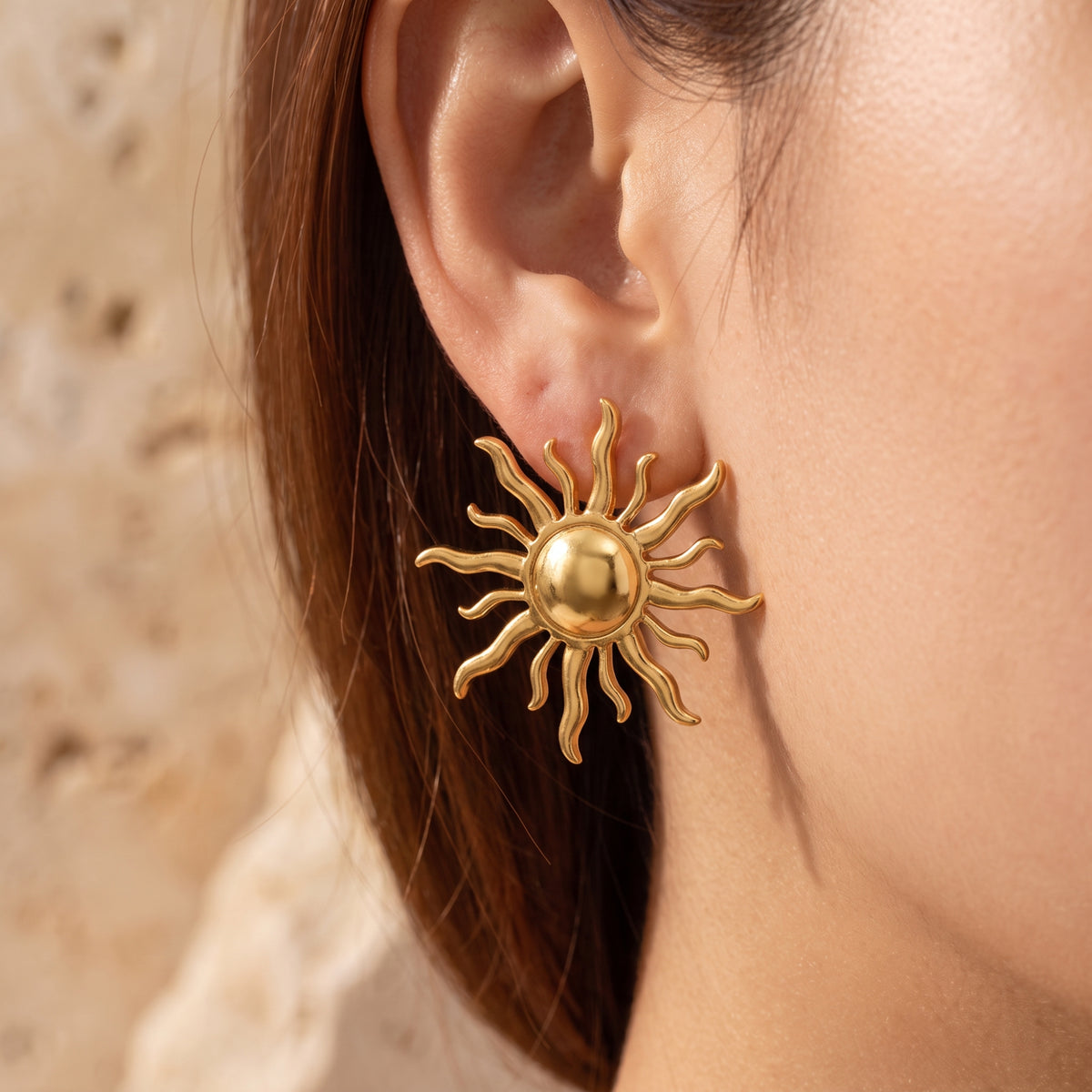 Les boucles d’oreilles Solstice Sunburst