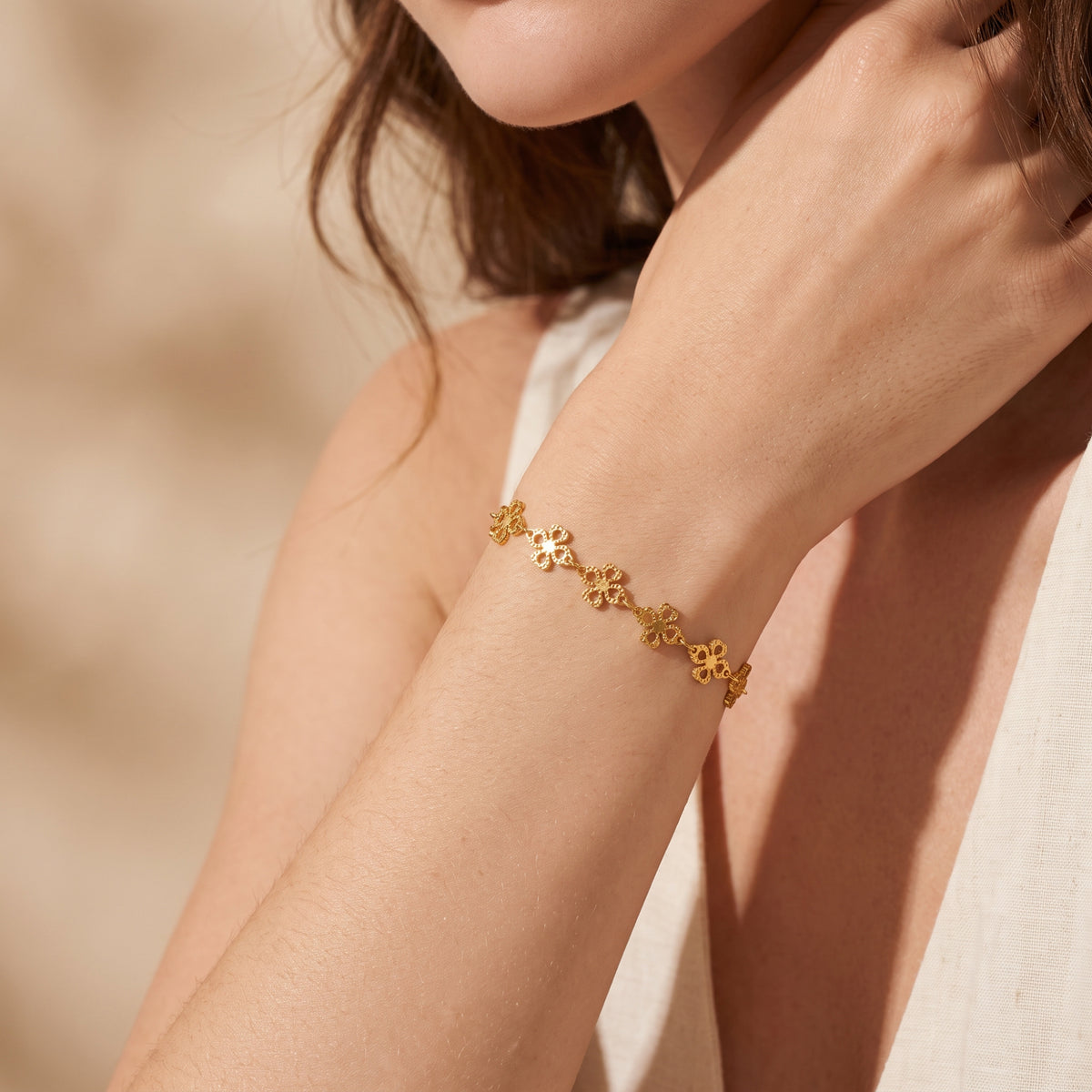 Das Four-Leaf-Station-Armband