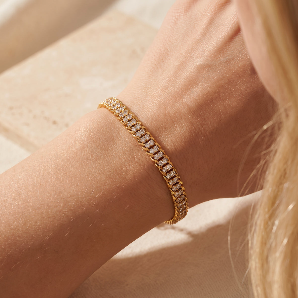 Das Pavé-Gliederarmband mit zweireihigem Design