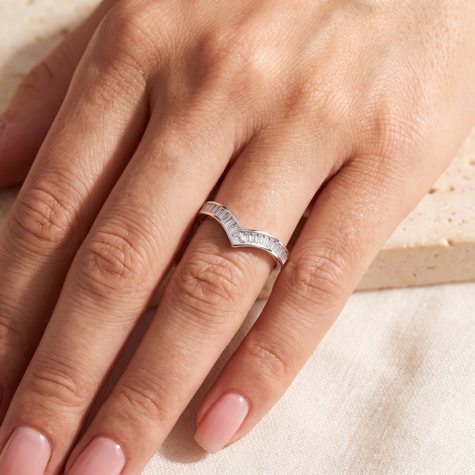 La bague chevron baguette
