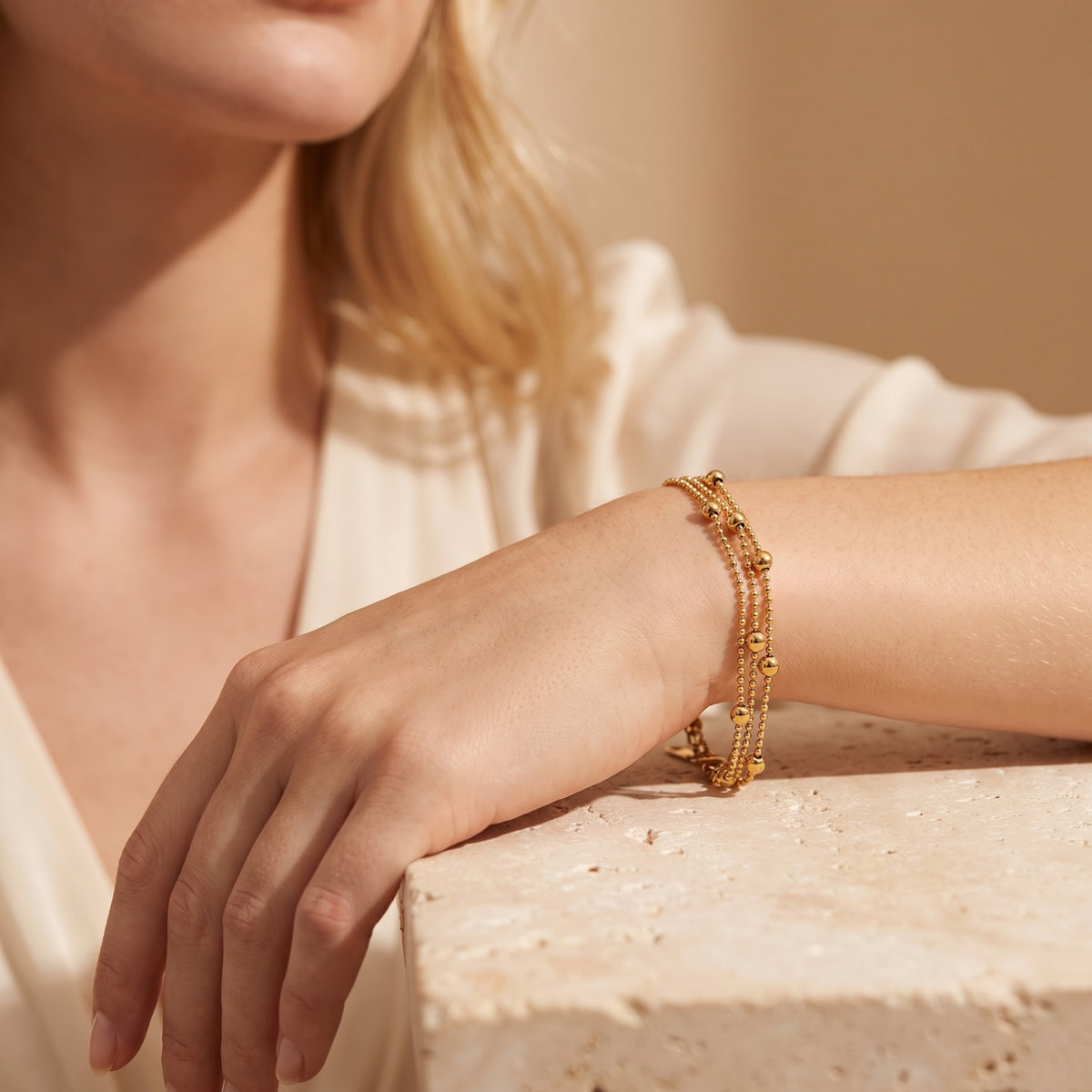Das geschichtete Perlenarmband mit Stationen