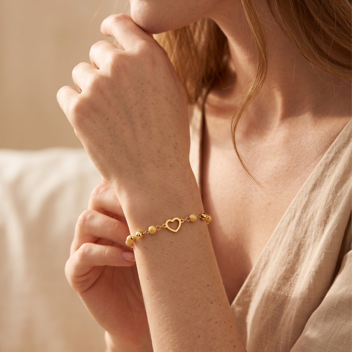 Das Armband mit Herzanhänger