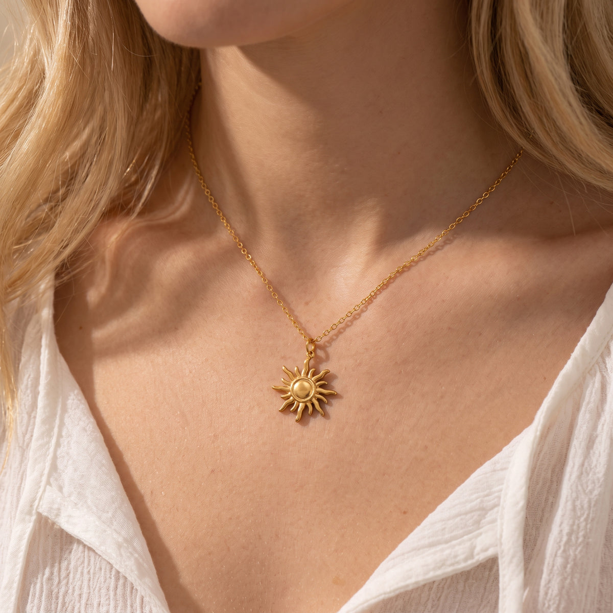 Le collier pendentif rayons de soleil