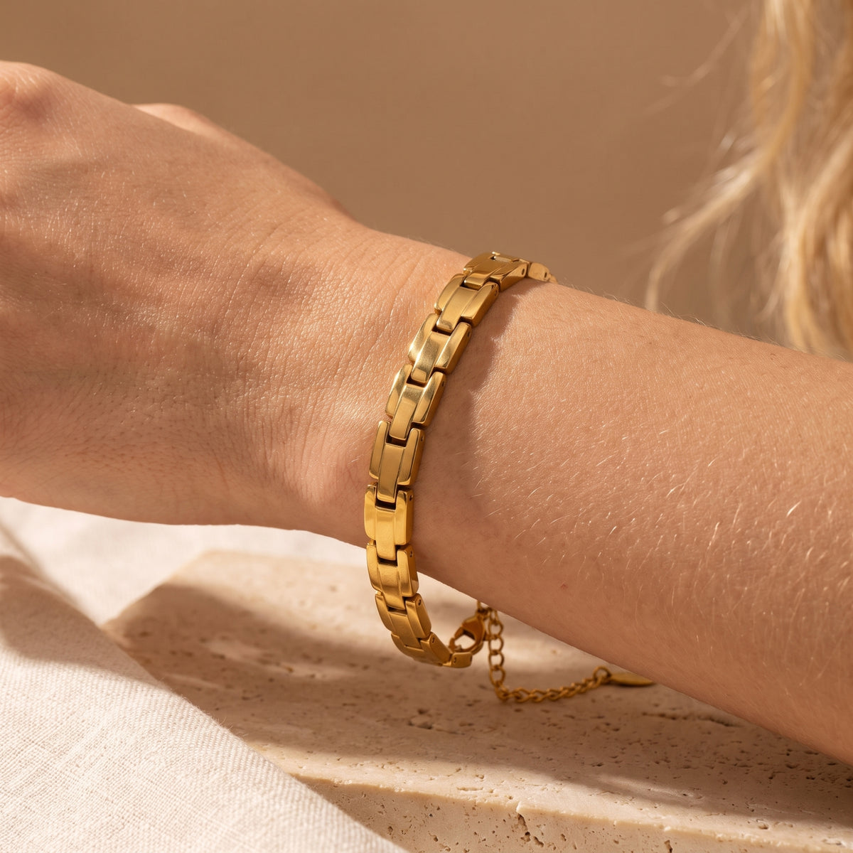 Das skulpturierte Gliederarmband