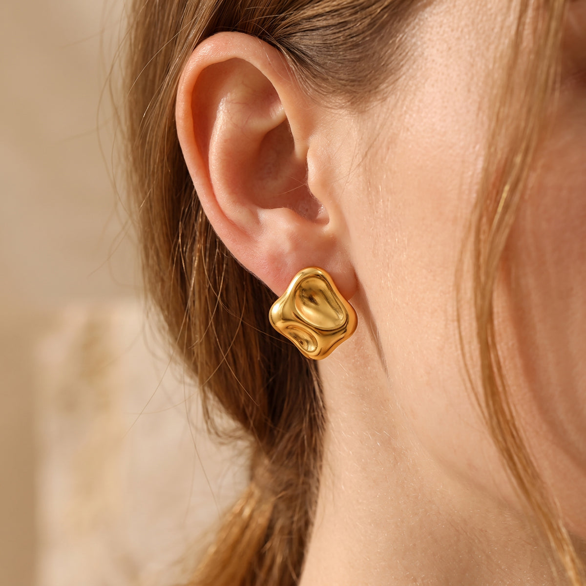 Boucles d’oreilles carrées sculpturales