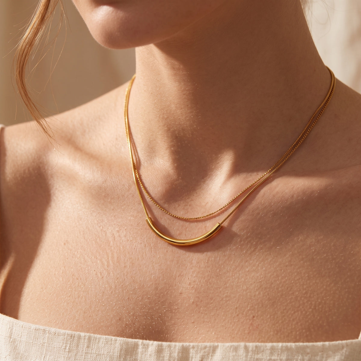 Le collier superposé en arc The Layered Arc