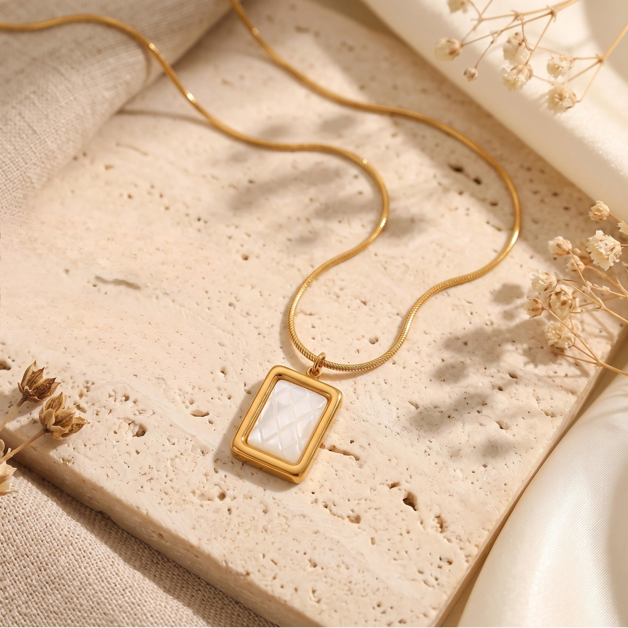 Le collier matelassé Tessera