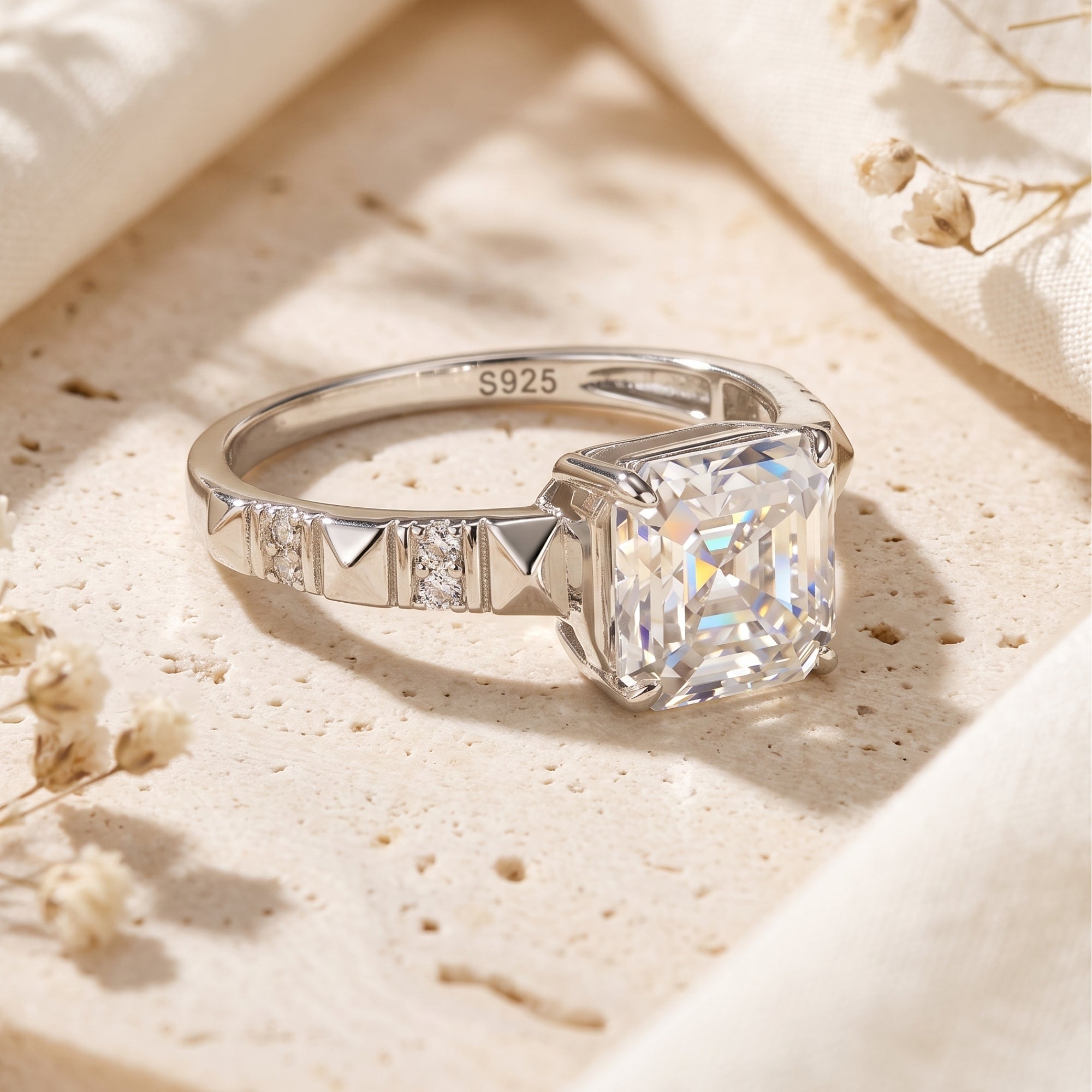 La bague solitaire taille radiant Valo