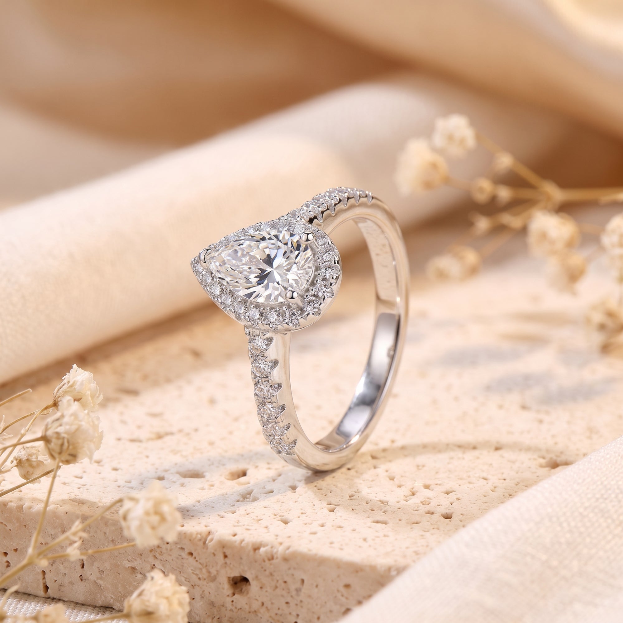 Der Aria-Tropfen-Halo-Ring