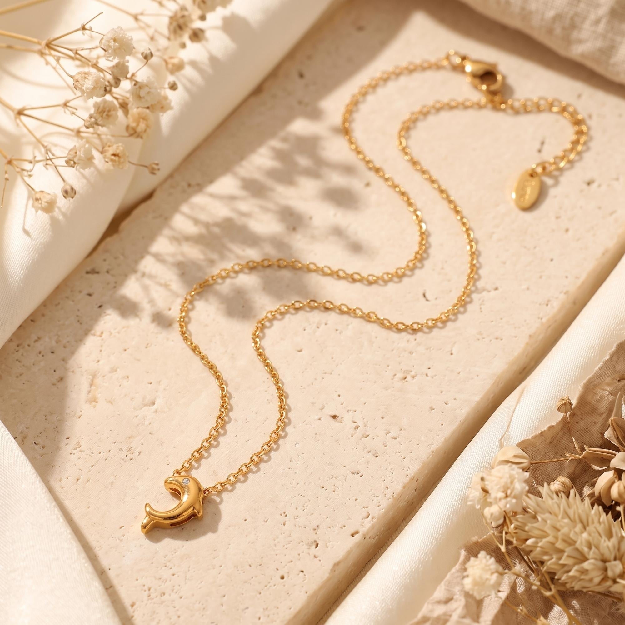 Le collier pendentif dauphin Marina