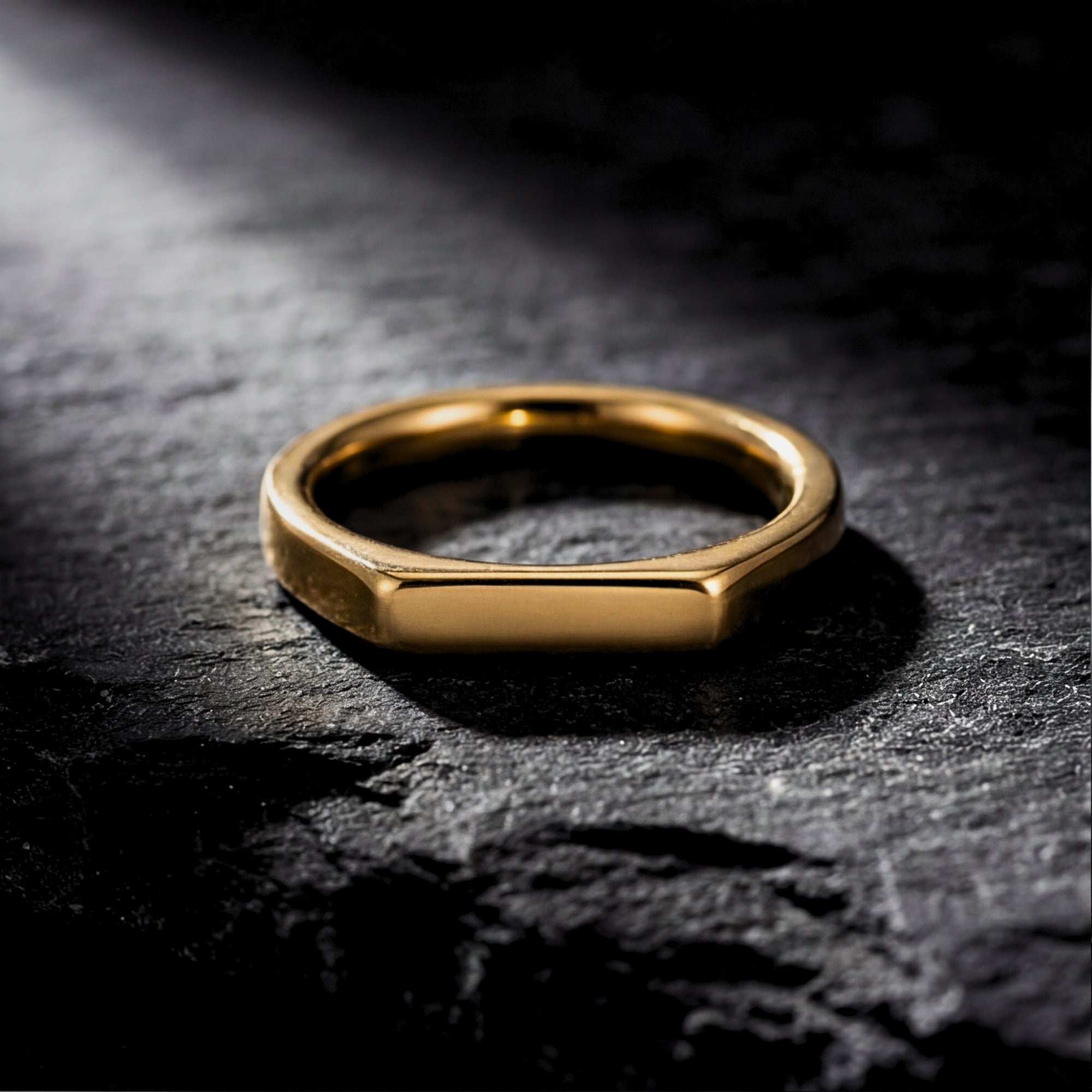 The Pillar Signet Ring - Gold