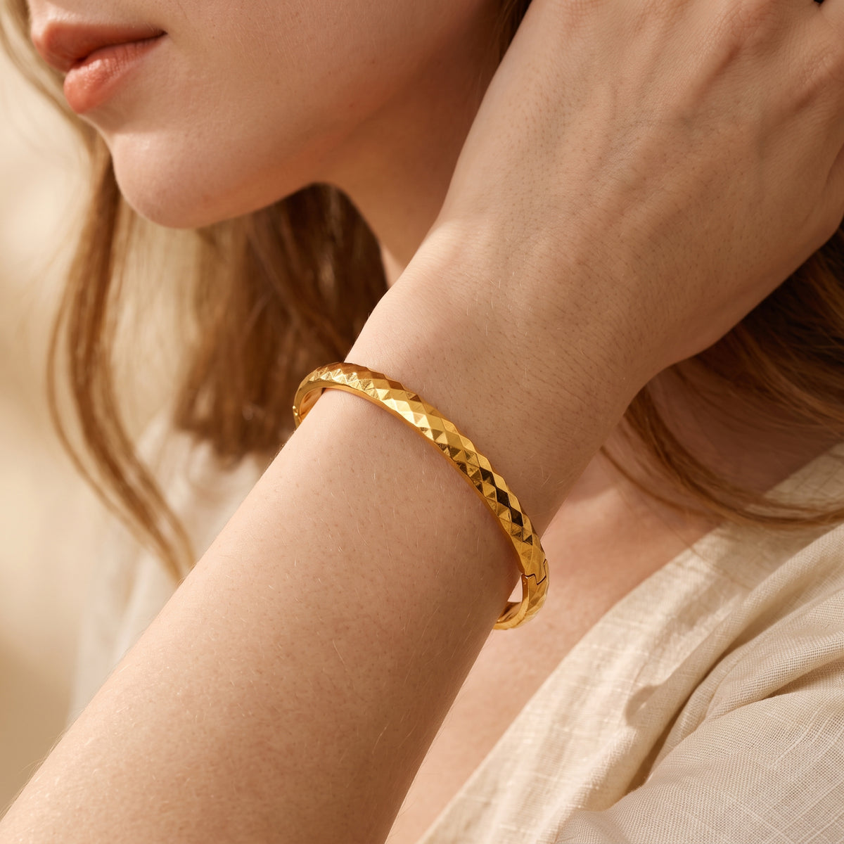 La pulsera geométrica facetada