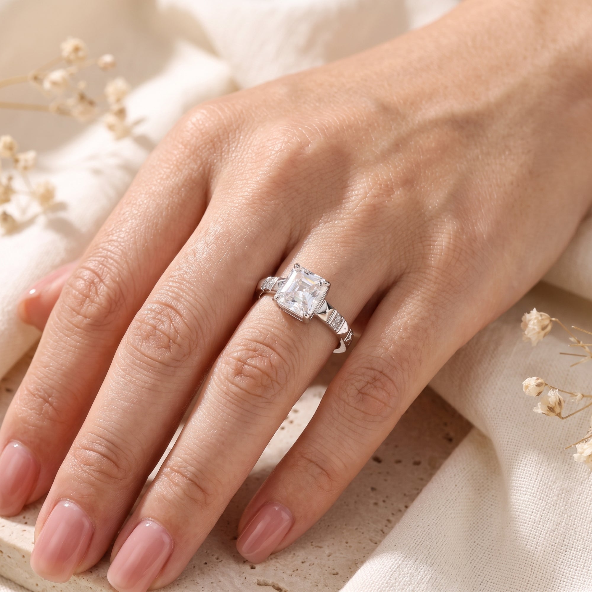 La bague solitaire taille radiant Valo