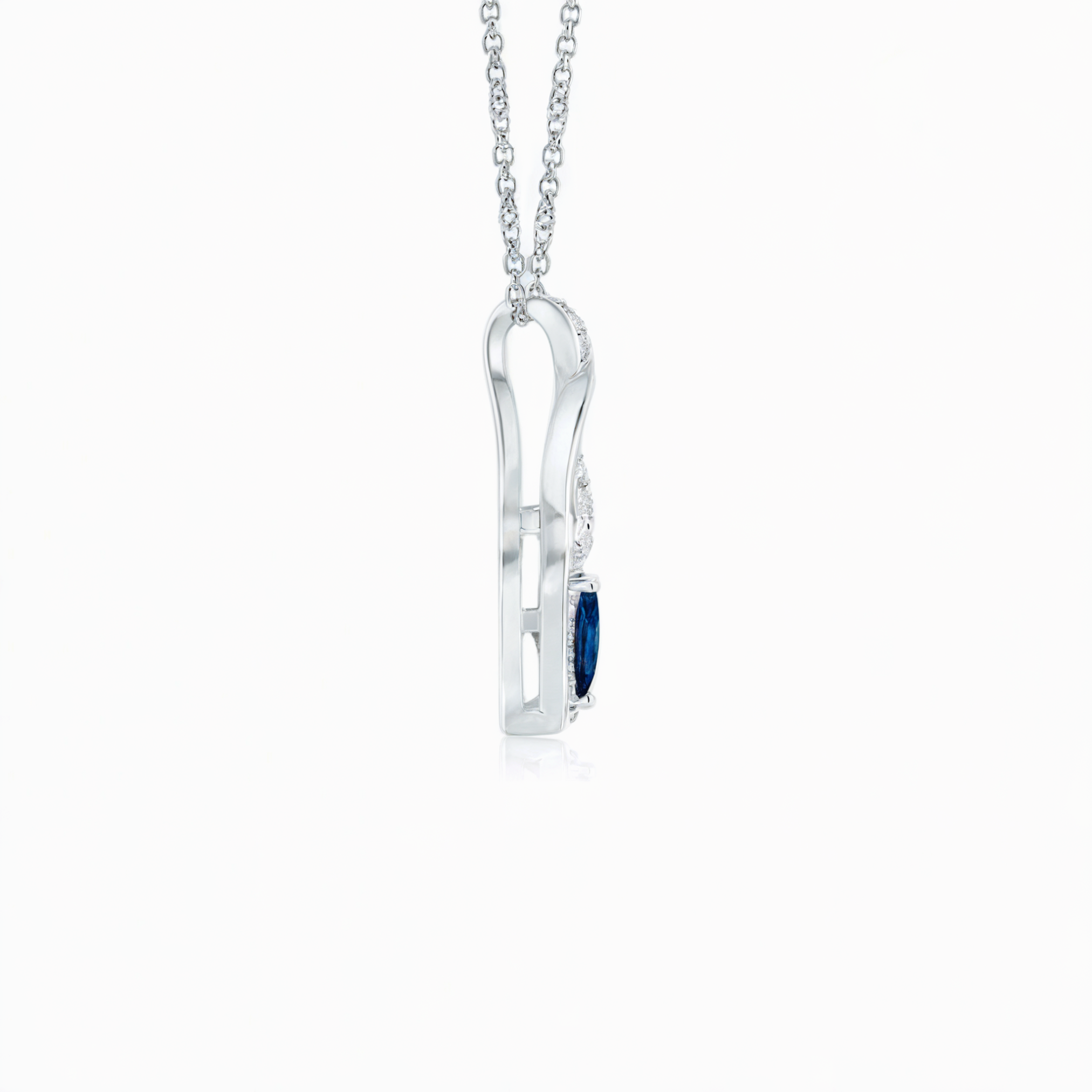 Collar infinito con corazón de zafiro azul