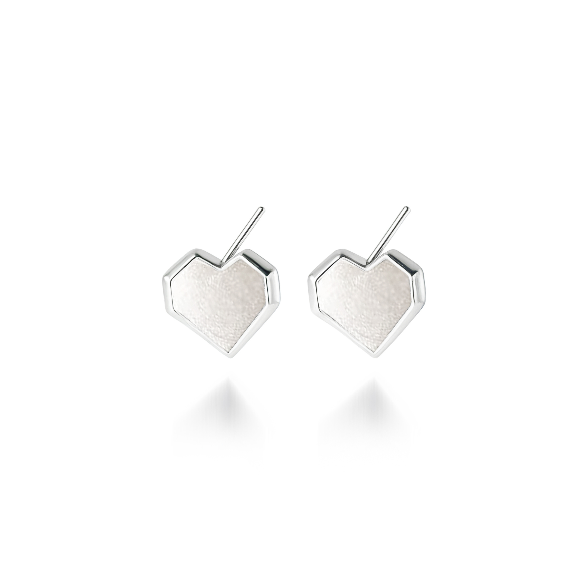 Boucles d'oreilles mini cœur blanches