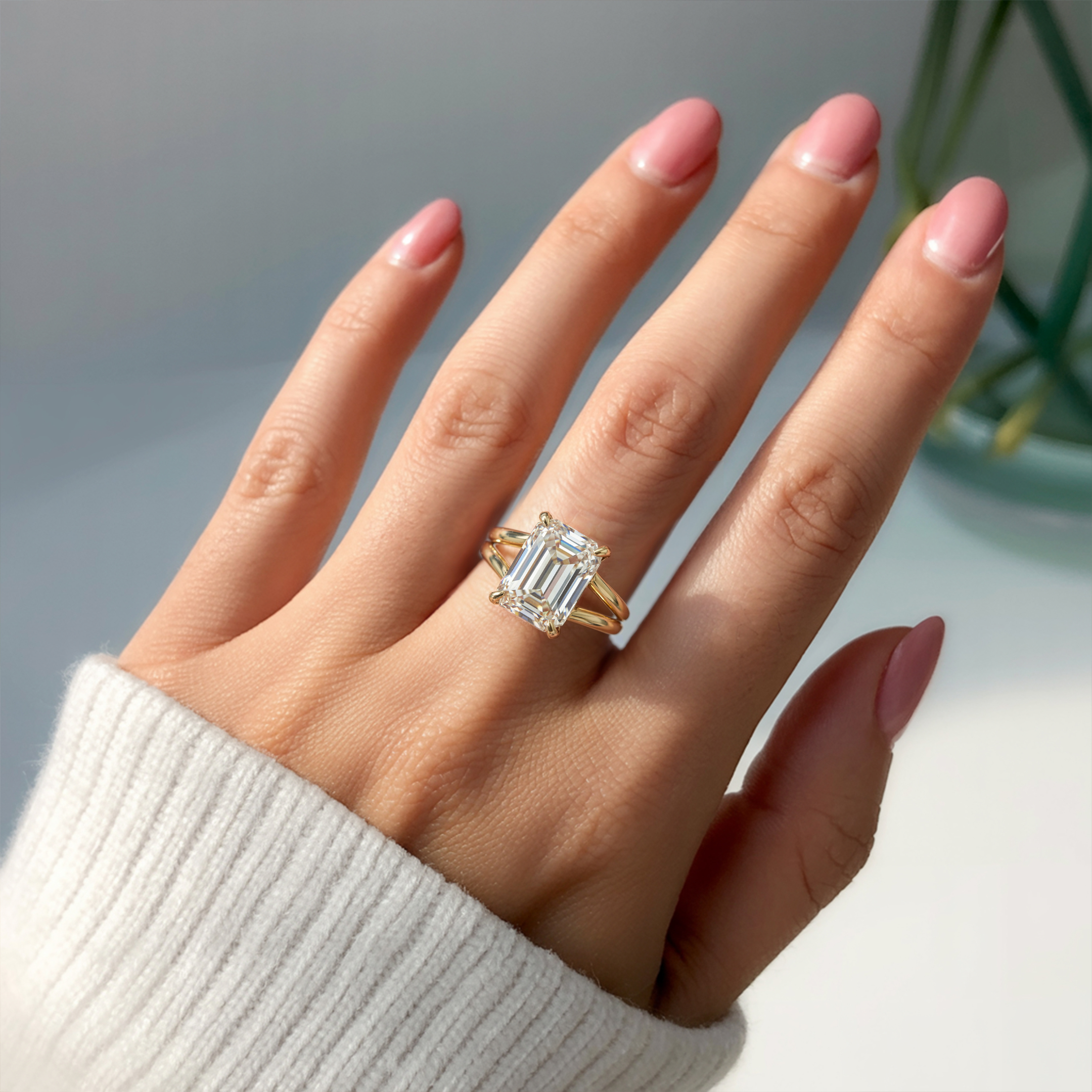 The Bella Jewel – Split Shank Moissanite Ring