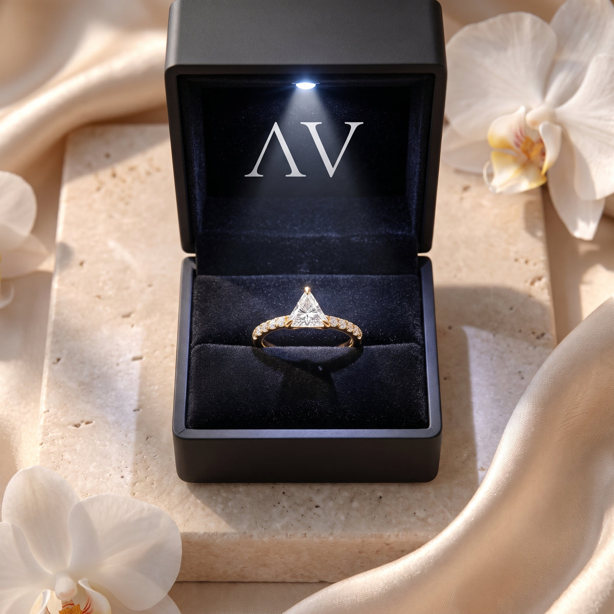 AI0009-TRG-0.5CT-PAVE-SOLIT - Premium LED Gift Box Presentation