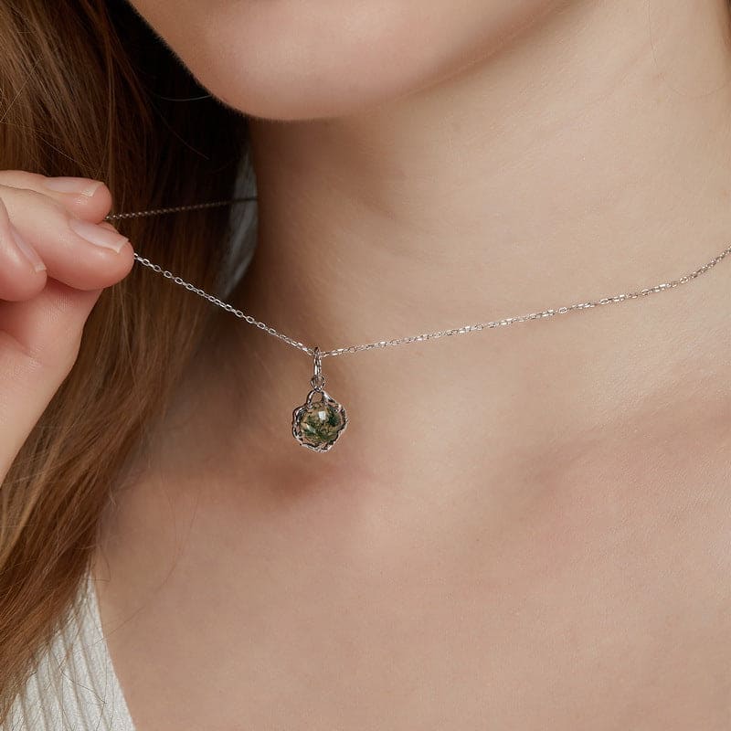 Collar con colgante de ágata musgosa natural con nudo celta - Plata de ley S925