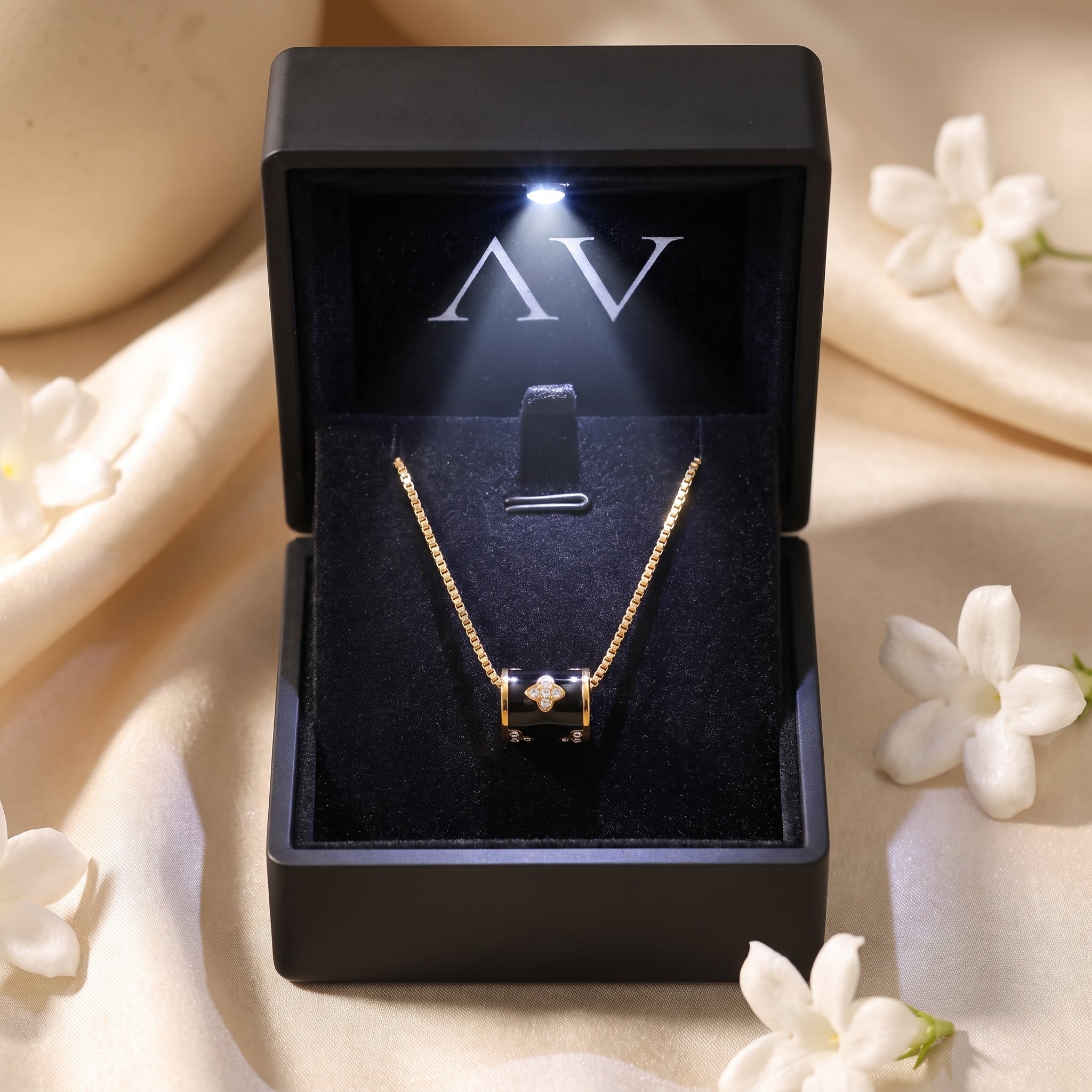 YLQ49009-NECKLACE - Premium LED Gift Box Presentation
