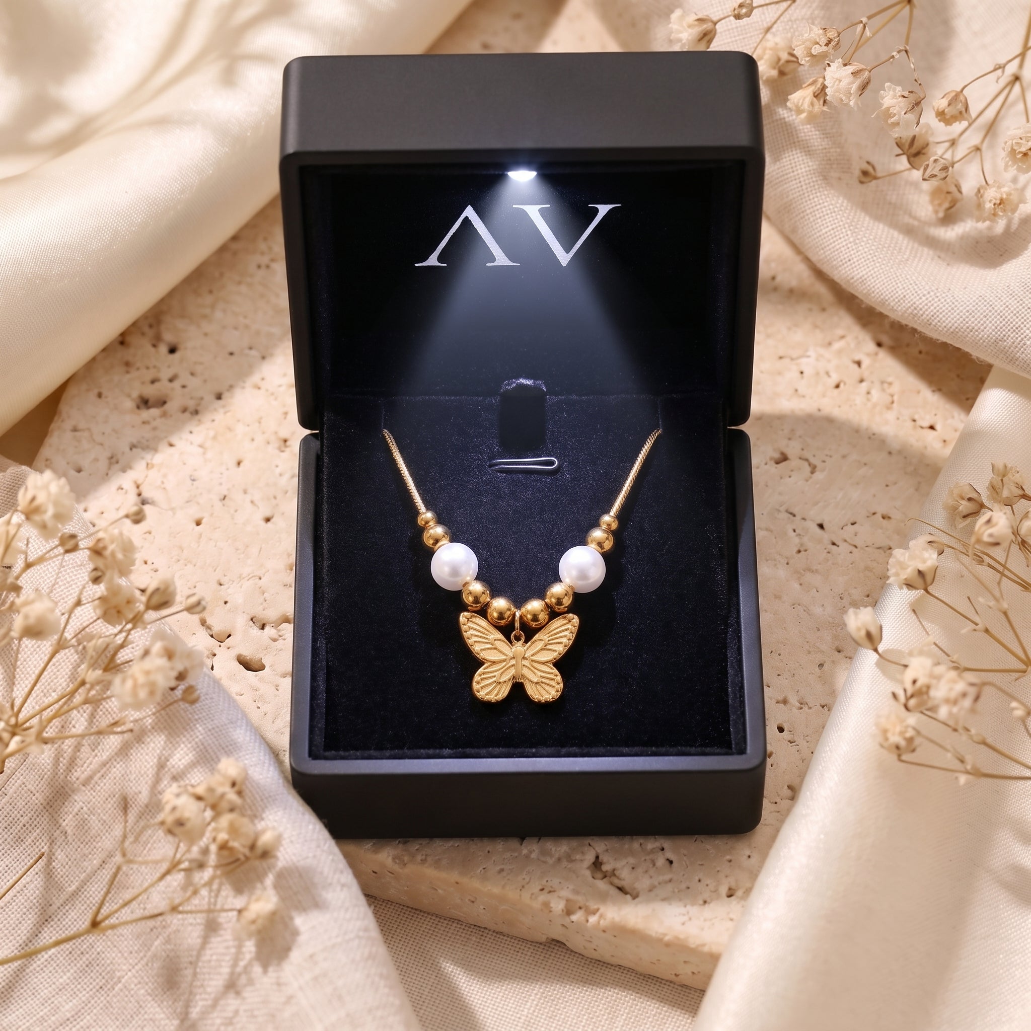 YLQ49079-NECKLACE - Premium LED Gift Box Presentation
