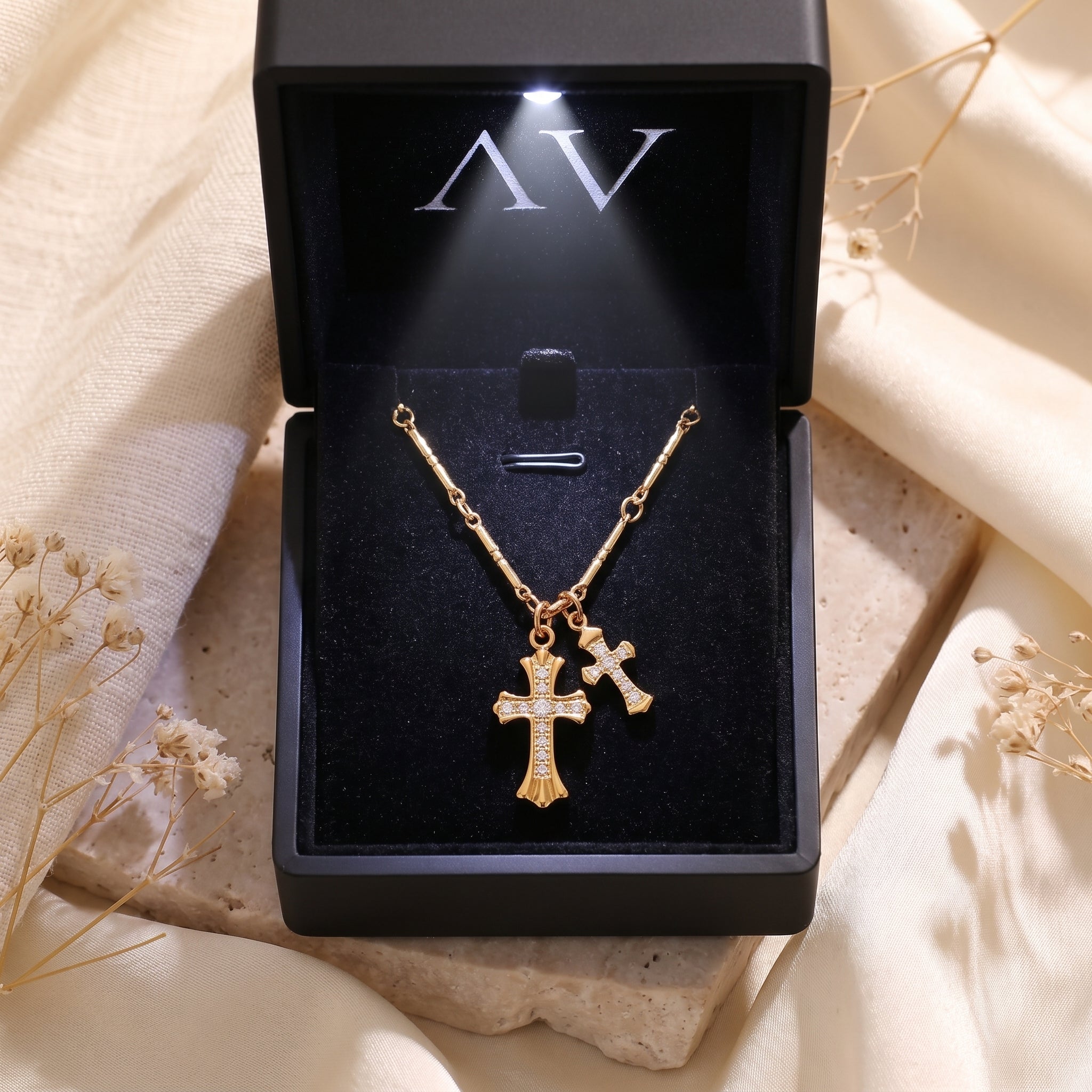 YLQ49084-NECKLACE - Premium LED Gift Box Presentation