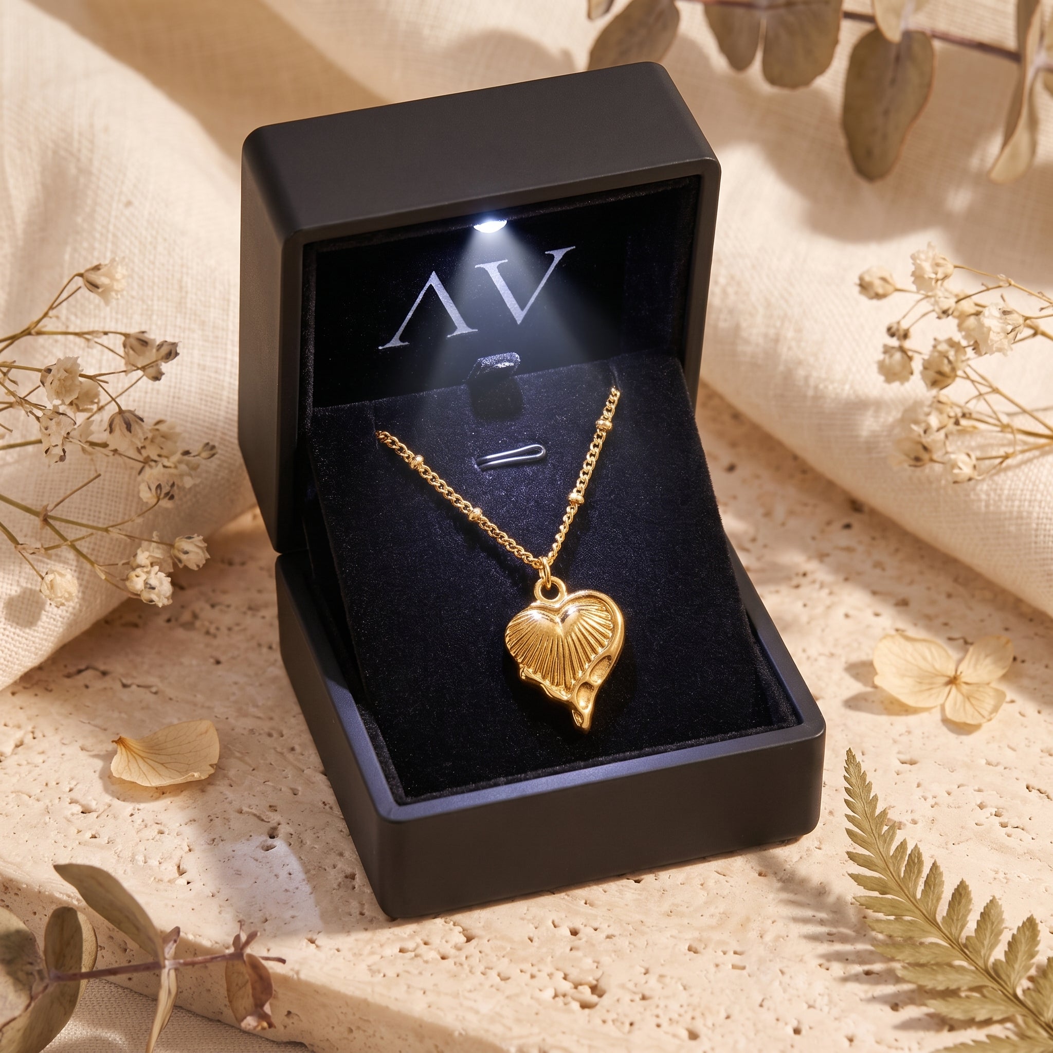 YLQ49097-NECKLACE - Premium LED Gift Box Presentation