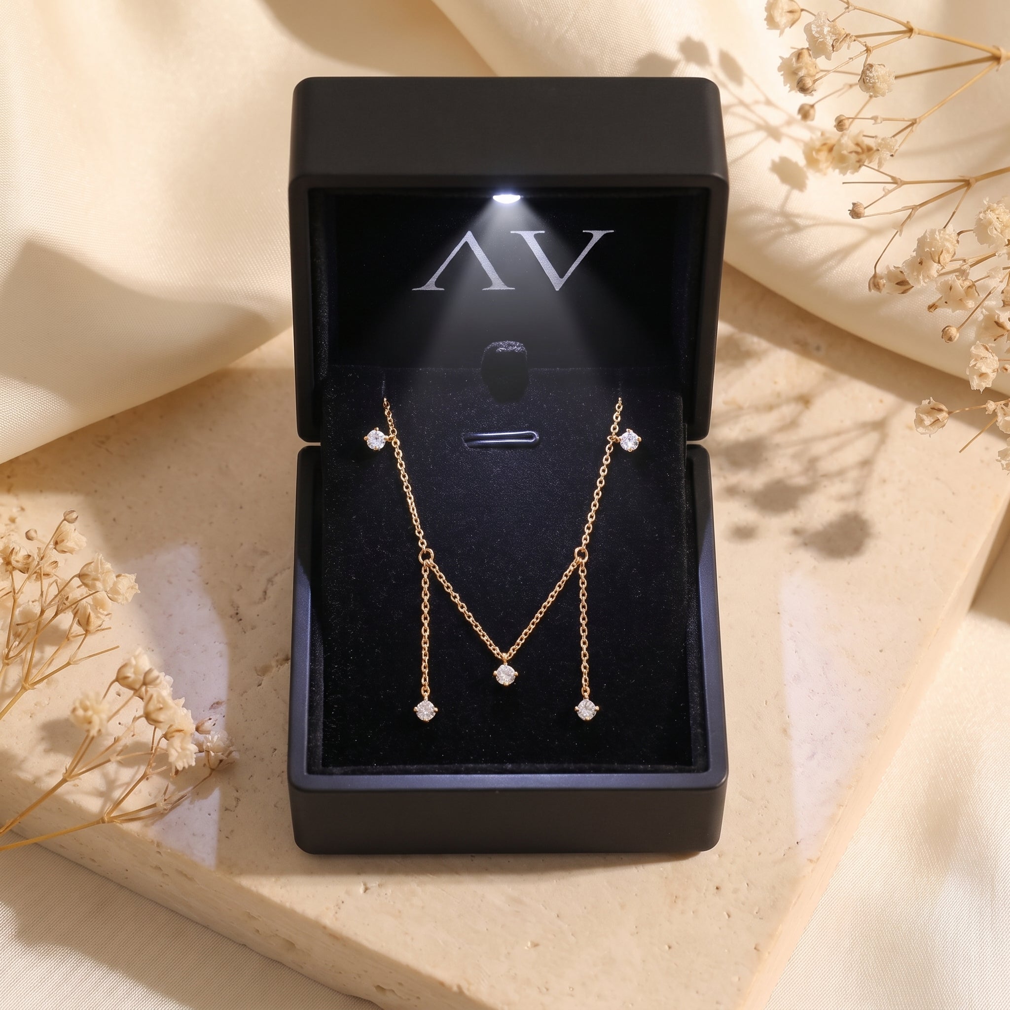 YLQ49100-NECKLACE - Premium LED Gift Box Presentation
