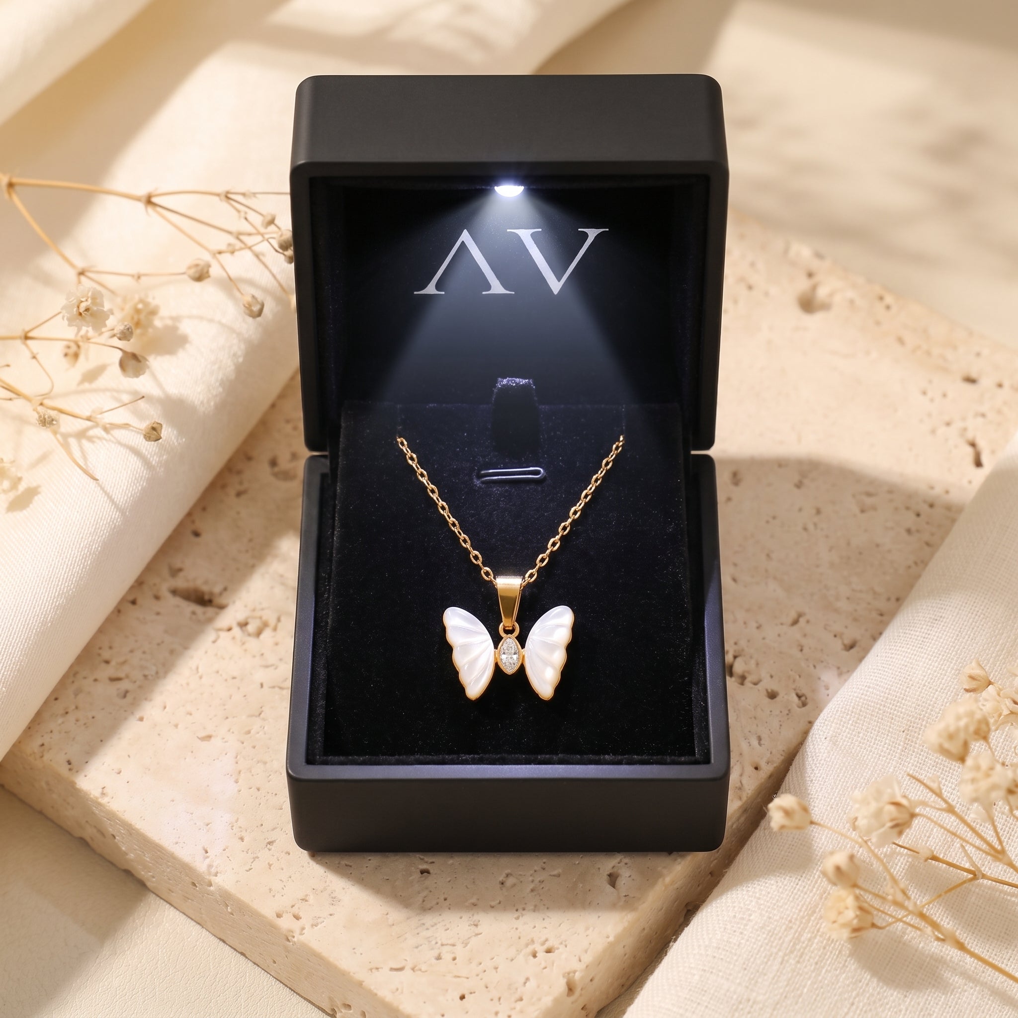 YLQ49109-NECKLACE - Premium LED Gift Box Presentation