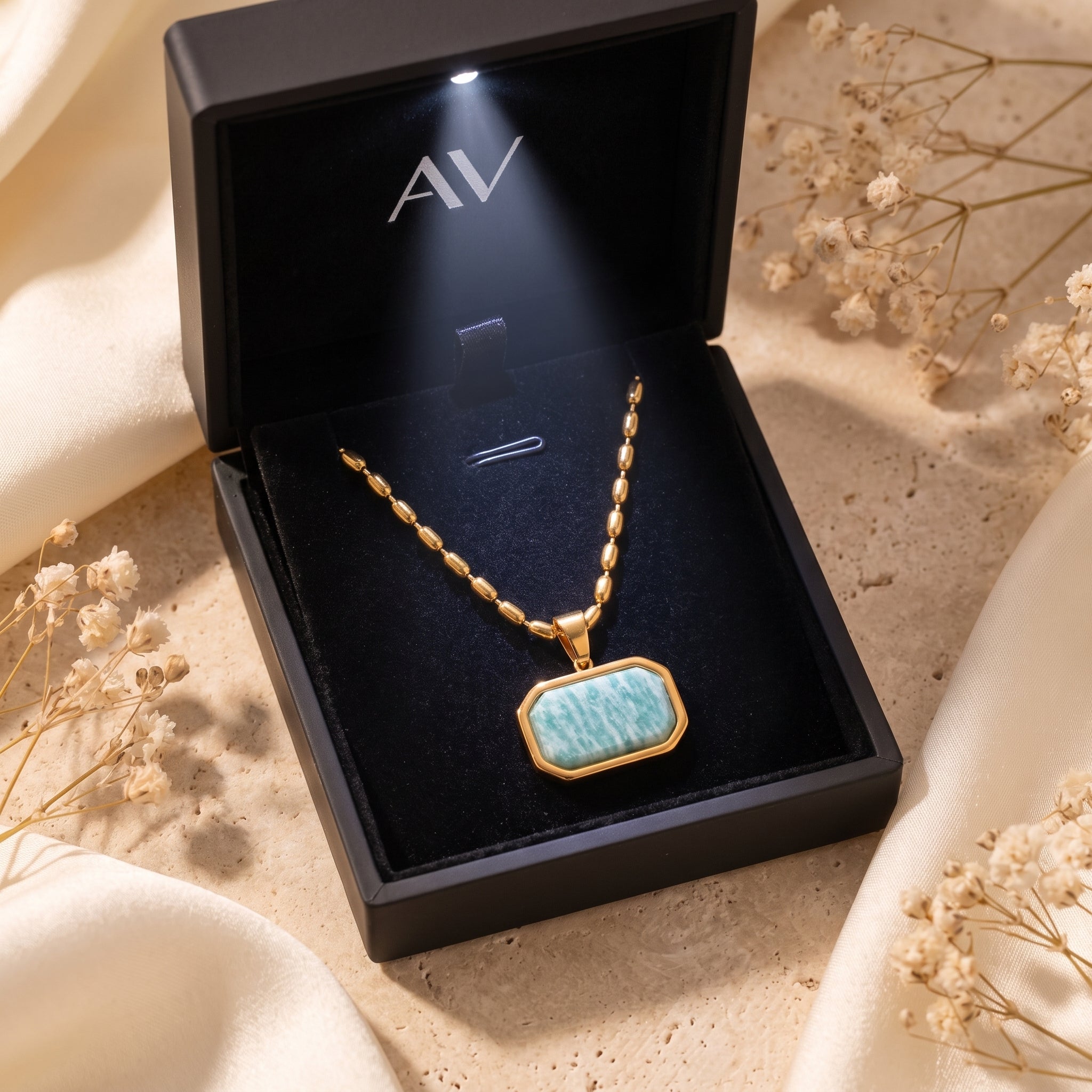 YLQ49110-NECKLACE - Premium LED Gift Box Presentation