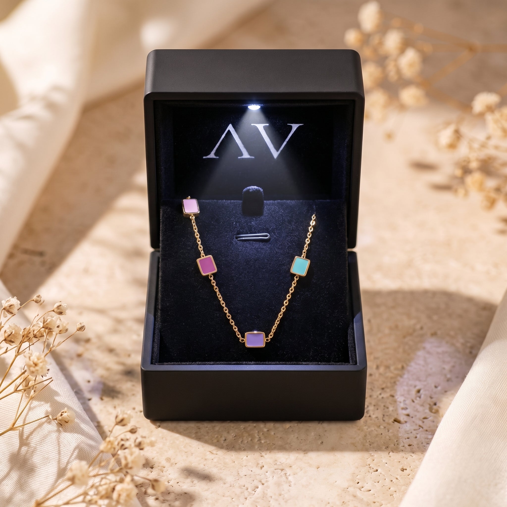 YLQ49112-NECKLACE - Premium LED Gift Box Presentation
