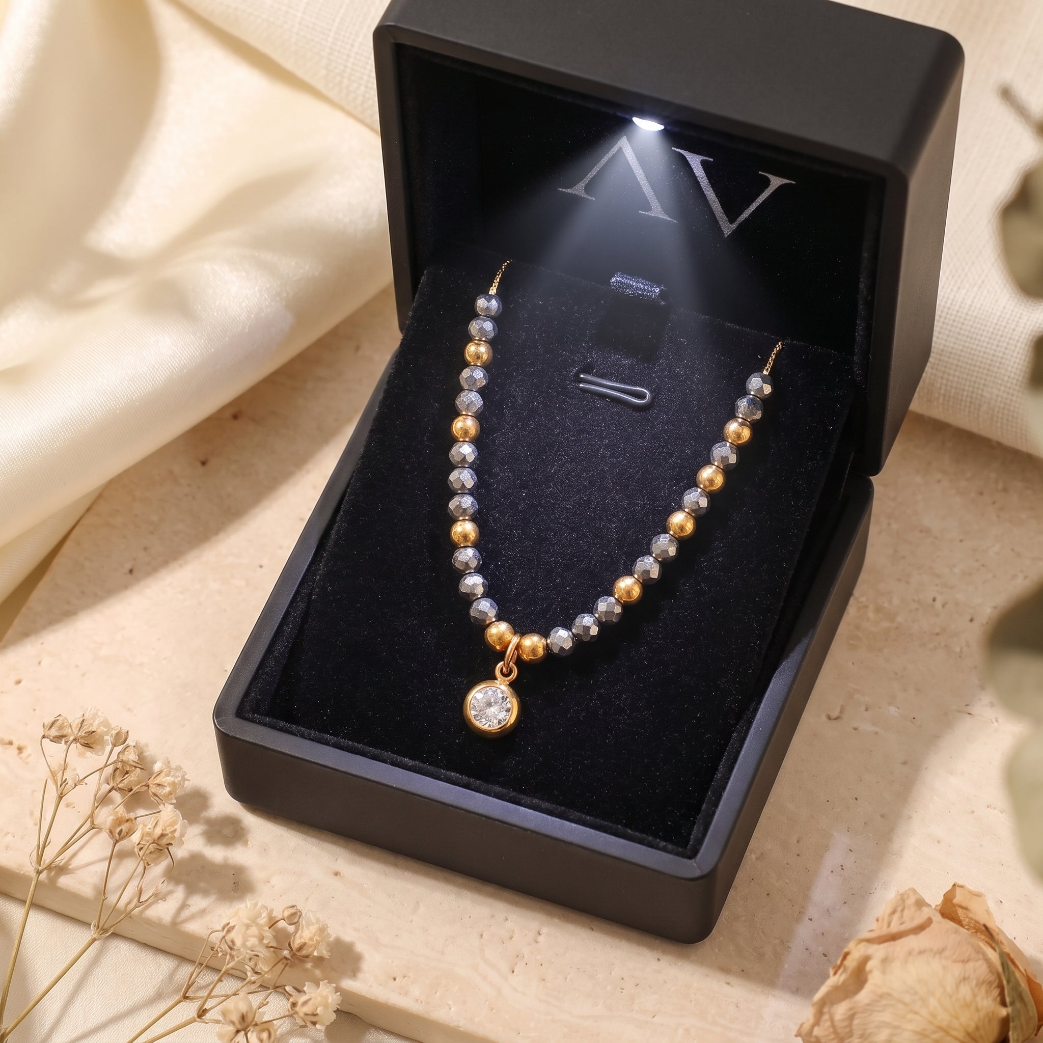 YLQ49115-NECKLACE - Premium LED Gift Box Presentation