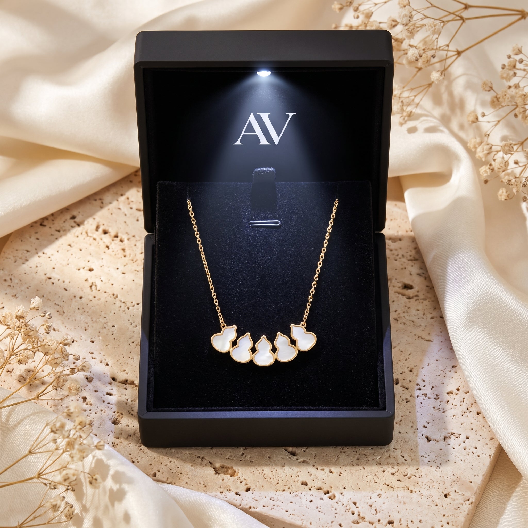 YLQ49120-NECKLACE - Premium LED Gift Box Presentation