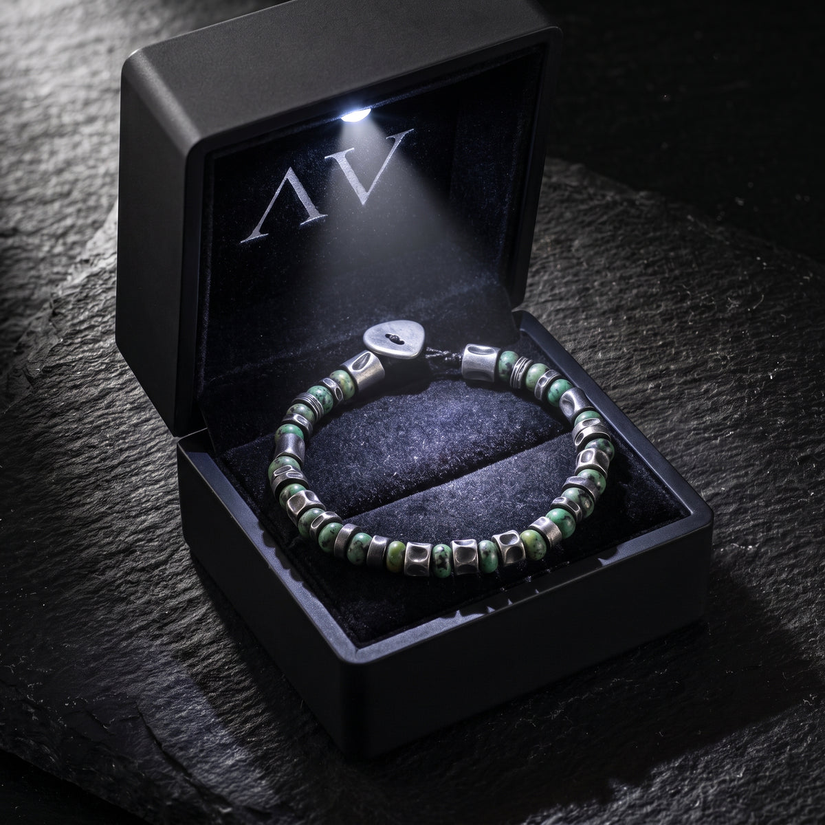 YLQ50062-bracelet - Premium LED Gift Box Presentation