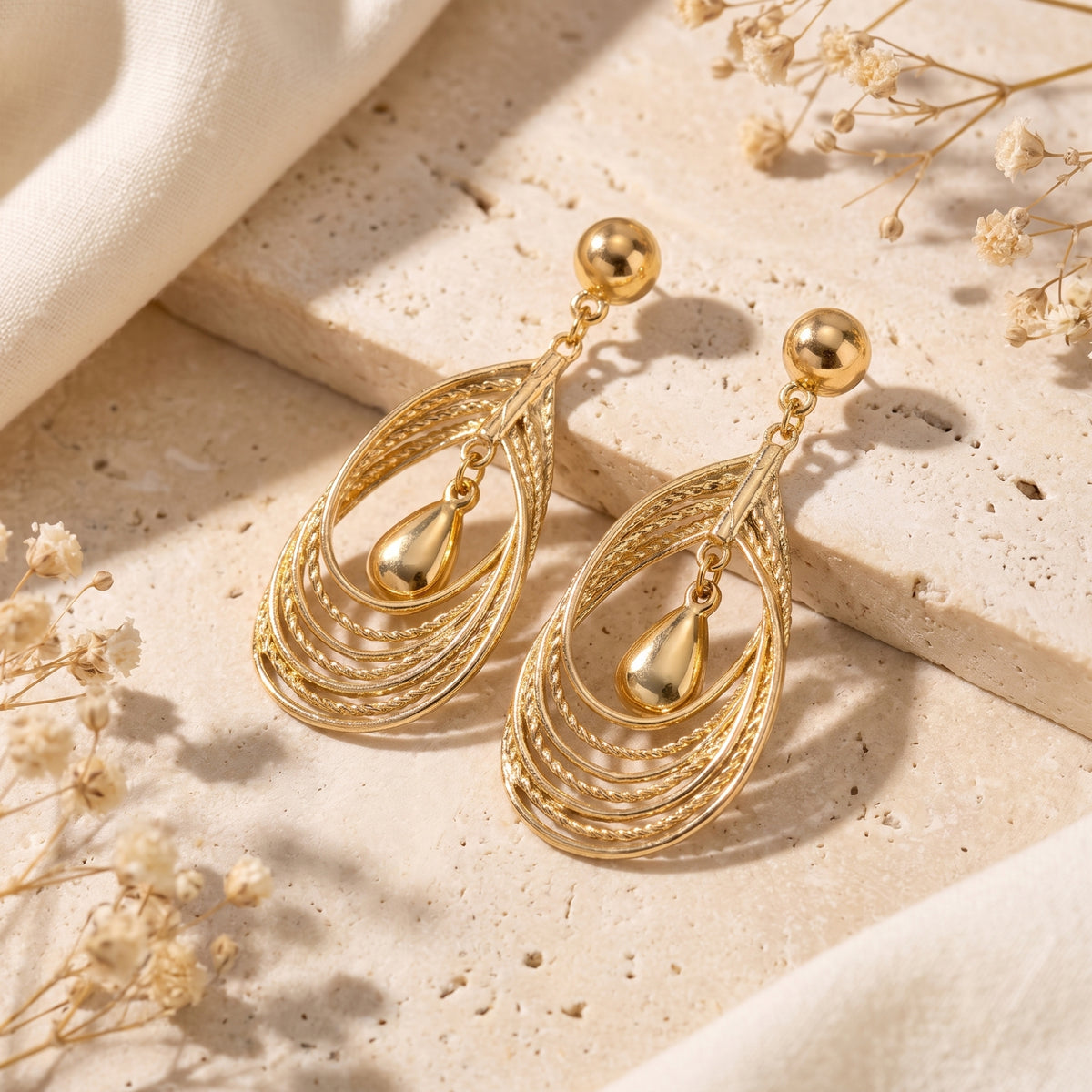 Les boucles d’oreilles superposées en forme de goutte