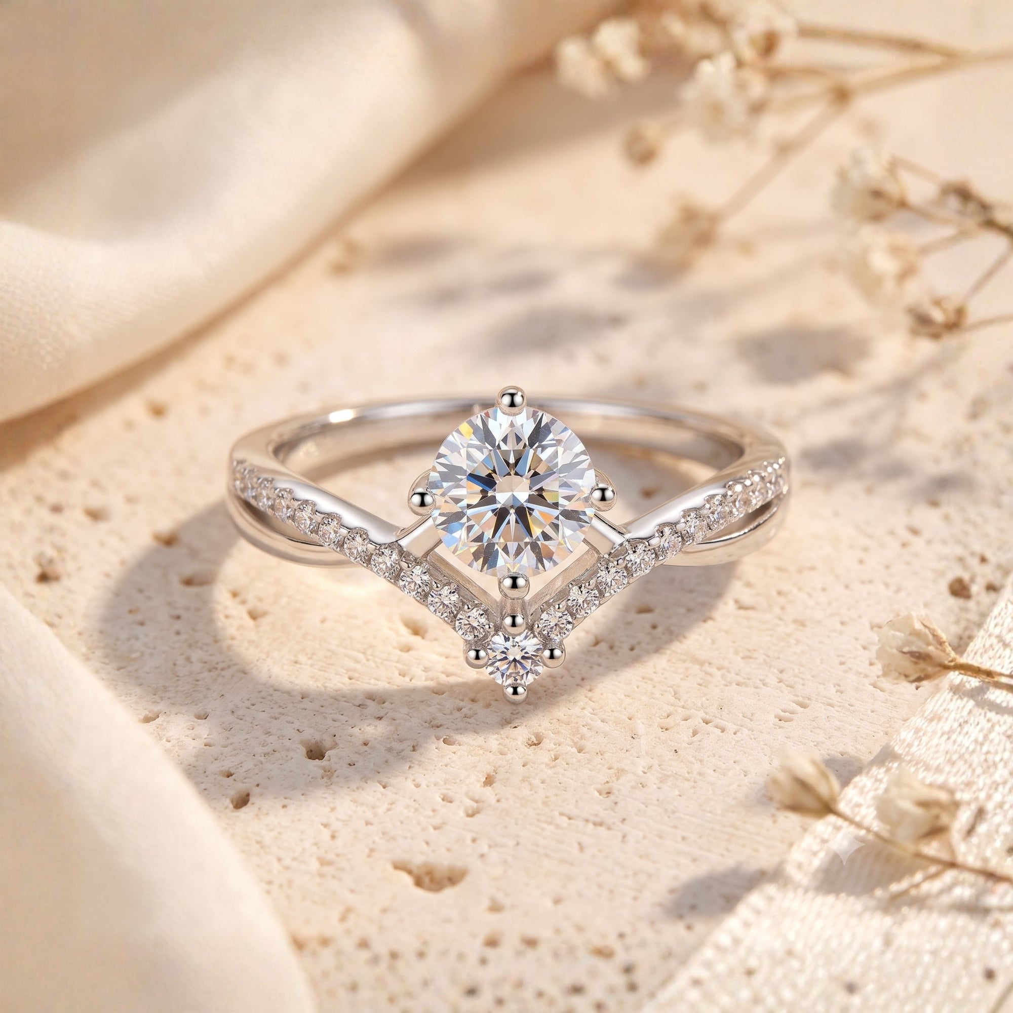 La bague solitaire Chevron