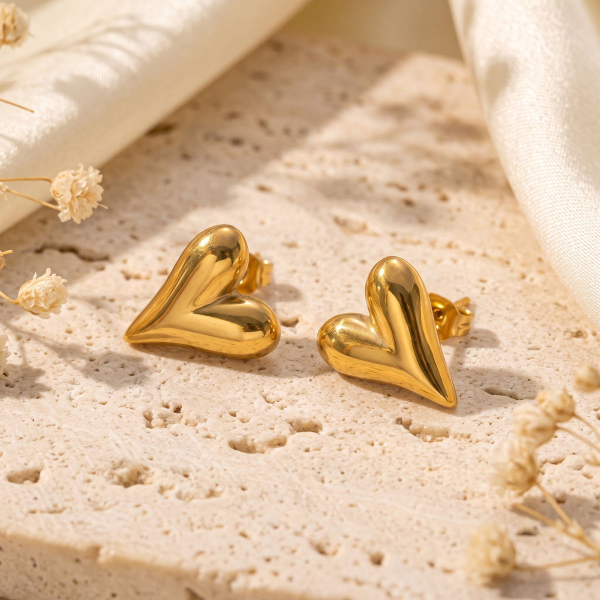 Les boucles d’oreilles cœur bombé