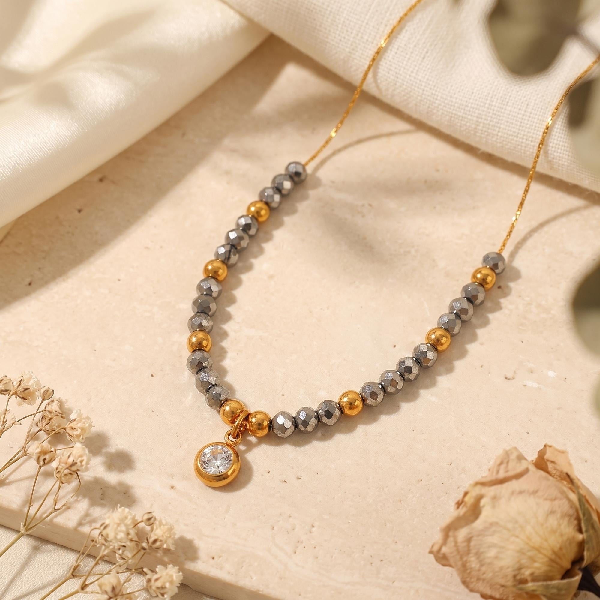 Le collier de perles Solis