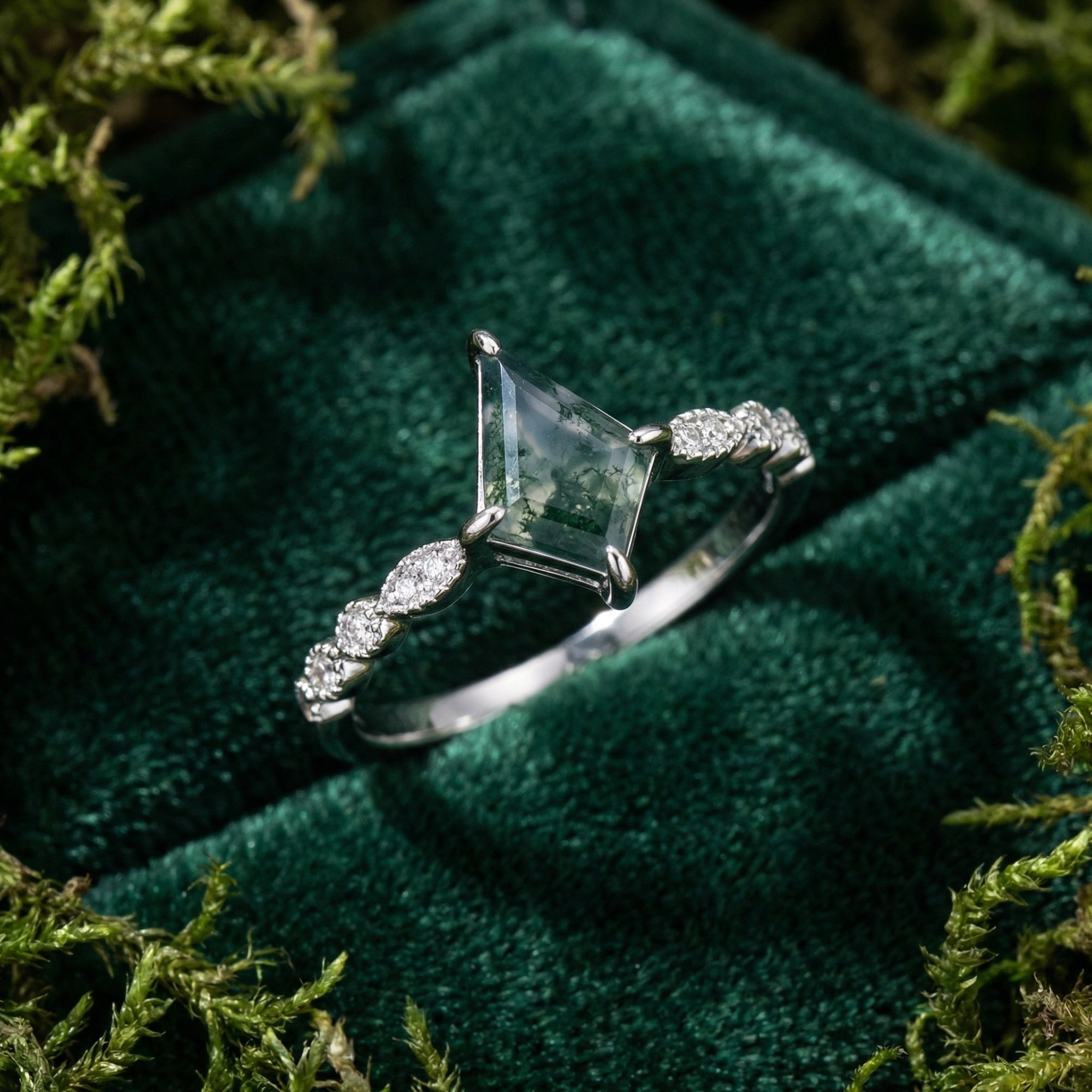 Natürlicher Moosachat-Ring mit gedrehtem Diamanten im Drachenschliff – S925 Sterling Silber